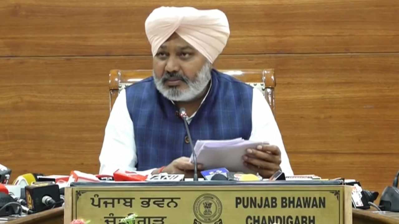 ਪੰਜਾਬ ਸਰਕਾਰ ਦੀ ਪੈਨਸ਼ਨਰਾਂ ਨੂੰ ਸੌਗਾਤ: ਪੈਨਸ਼ਨਰ ਸੇਵਾ ਪੋਰਟਲ ਲਾਂਚ, ਘਰ ਬੈਠੇ ਹੋਣਗੇ ਸਾਰੇ ਕੰਮ, ਹੈਲਪਲਾਈਨ ਨੰਬਰ ਜਾਰੀ ਪੰਜਾਬ ਸਰਕਾਰ ਦੀ ਪੈਨਸ਼ਨਰਾਂ ਨੂੰ ਸੌਗਾਤ: ਪੈਨਸ਼ਨਰ ਸੇਵਾ ਪੋਰਟਲ ਲਾਂਚ, ਘਰ ਬੈਠੇ ਹੋਣਗੇ ਸਾਰੇ ਕੰਮ, ਹੈਲਪਲਾਈਨ ਨੰਬਰ ਜਾਰੀ