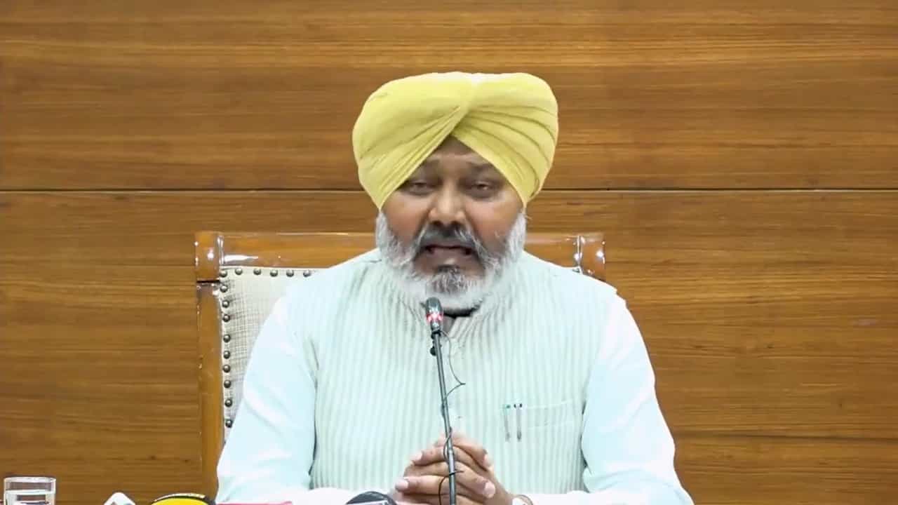 ਮਾਇਨਿੰਗ ਤੇ ਰੋਕ, ਸੋਸਾਇਟੀ-ਟਰੱਸਟ ਦੀ ਜਾਂਚ, ਅਧਿਆਪਕ ਤੇ ਡਾਕਟਰ ਨੂੰ ਇਨਸੈਂਟਿਵ... ਪੰਜਾਬ ਕੈਬਨਿਟ ਦੇ ਵੱਡੇ ਫੈਸਲੇ ਮਾਇਨਿੰਗ ਤੇ ਰੋਕ, ਸੋਸਾਇਟੀ-ਟਰੱਸਟ ਦੀ ਜਾਂਚ, ਅਧਿਆਪਕ ਤੇ ਡਾਕਟਰ ਨੂੰ ਇਨਸੈਂਟਿਵ... ਪੰਜਾਬ ਕੈਬਨਿਟ ਦੇ ਵੱਡੇ ਫੈਸਲੇ