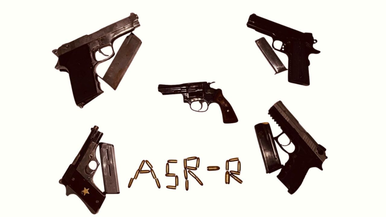 ਅੰਮ੍ਰਿਤਸਰ ਪੁਲਿਸ ਨੂੰ ਮਿਲੀ ਸਫਲਤਾ: NRI ਕਤਲ ਦੇ ਦੋ ਮੁਲਜ਼ਮ ਗ੍ਰਿਫ਼ਤਾਰ,ਵੱਡੀ ਗਿਣਤੀ 'ਚ ਹਥਿਆਰ ਬਰਾਮਦ