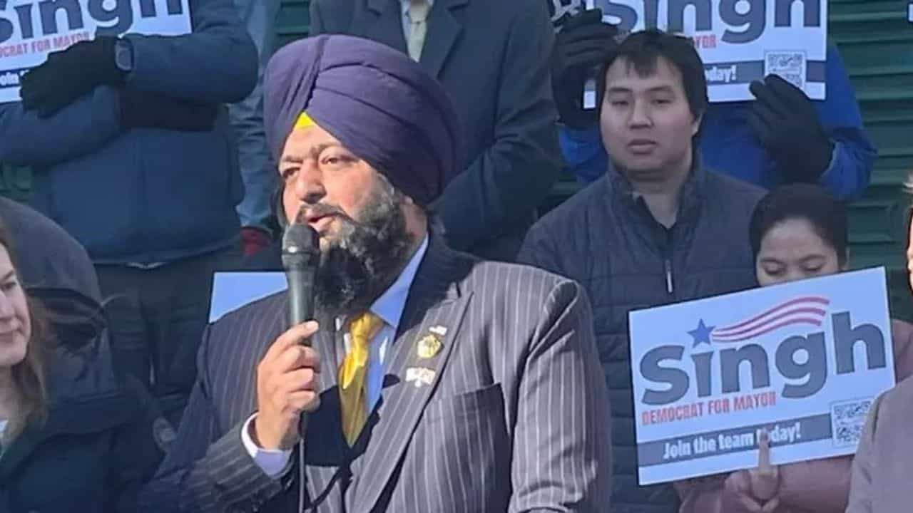 ਜਲੰਧਰ ਦਾ ਅੰਮ੍ਰਿਤਧਾਰੀ ਸਿੱਖ ਬਣਿਆ ਕਨੈਕਟੀਕਟ ਦਾ ਮੇਅਰ, 2007 ਚ ਅਮਰੀਕਾ ਗਏ ਸੀ ਸਵਰਨਜੀਤ ਖਾਲਸਾ ਜਲੰਧਰ ਦਾ ਅੰਮ੍ਰਿਤਧਾਰੀ ਸਿੱਖ ਬਣਿਆ ਕਨੈਕਟੀਕਟ ਦਾ ਮੇਅਰ, 2007 ਚ ਅਮਰੀਕਾ ਗਏ ਸੀ ਸਵਰਨਜੀਤ ਖਾਲਸਾ