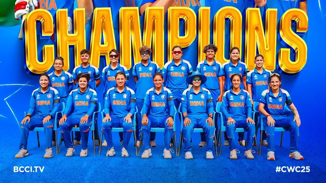 ICC ਨੇ 26 ਸਾਲ ਪਹਿਲਾਂ ਇੱਕ ਨਿਯਮ ਬਣਾਇਆ ਸੀ ਜਿਸ ਵਿੱਚ ਕਿਹਾ ਗਿਆ ਸੀ ਕਿ ਜੇਤੂ ਟੀਮ ਨੂੰ ਟਰਾਫੀ ਦਿੱਤੀ ਜਾਵੇਗੀ ਅਤੇ ਉਹ ਇਸਨੂੰ ਫੋਟੋ ਸੈਸ਼ਨ ਜਾਂ ਜਿੱਤ ਪਰੇਡ ਲਈ ਵਰਤ ਸਕਦੀ ਹੈ, ਪਰ ਬਾਅਦ ਵਿੱਚ ਇਸਨੂੰ ਵਾਪਸ ਕਰਨਾ ਪਵੇਗਾ।