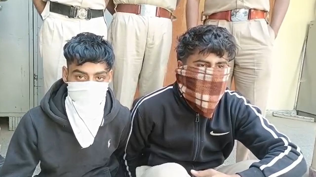 ਬਟਾਲਾ 'ਚ ਗ੍ਰਨੇਡ ਹਮਲੇ ਦੀ ਯੋਜਨਾ ਬਣਾ ਰਹੇ 2 ਮੁਲਜ਼ਮ ਗ੍ਰਿਫ਼ਤਾਰ, ਪਲਿਸ ਥਾਣਿਆਂ 'ਤੇ ਅਟੈਕ ਦਾ ਸੀ ਪਲਾਨ, ਵਿਦੇਸ਼ੀ ਗੈਂਗਸਟਰਾਂ ਨਾਲ ਵੀ ਸੰਪਰਕ