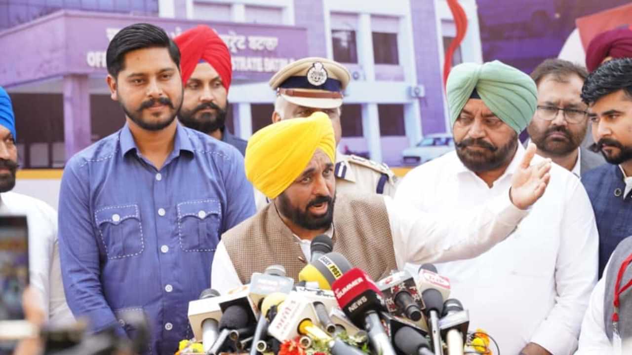 ਪੰਜਾਬ ਯੂਨੀਵਰਸਿਟੀ ਵਿੱਚ ਪਿਛਲੇ ਦਰਵਾਜ਼ੇ ਥਾਈਂ ਦਾਖ਼ਲ ਹੋਣ ਲਈ ਤਰਲੋ-ਮੱਛੀ ਹੋ ਰਹੀ ਕੇਂਦਰ ਸਰਕਾਰ-ਮਾਨ ਪੰਜਾਬ ਯੂਨੀਵਰਸਿਟੀ ਵਿੱਚ ਪਿਛਲੇ ਦਰਵਾਜ਼ੇ ਥਾਈਂ ਦਾਖ਼ਲ ਹੋਣ ਲਈ ਤਰਲੋ-ਮੱਛੀ ਹੋ ਰਹੀ ਕੇਂਦਰ ਸਰਕਾਰ-ਮਾਨ