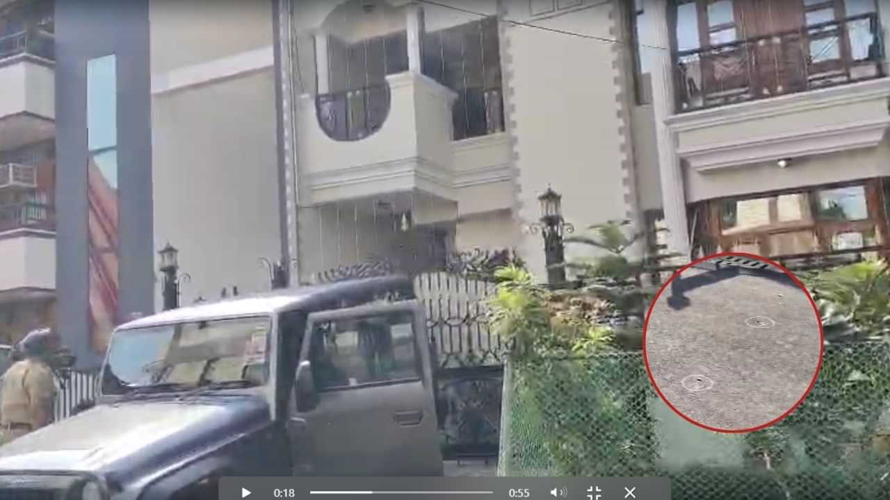 ਚੰਡੀਗੜ੍ਹ ਚ ਕੋਠੀ ਤੇ ਤਾਬੜਤੋੜ ਫਾਇਰਿੰਗ, ਘਰ ਦੇ ਮਾਲਿਕ ਦਾ ਮੁਹਾਲੀ ਚ ਹੋਟਲ ਤੇ ਕੌਂਸਲਰ ਦਾ ਵੀ ਰਿਸ਼ਤੇਦਾਰ ਚੰਡੀਗੜ੍ਹ ਚ ਕੋਠੀ ਤੇ ਤਾਬੜਤੋੜ ਫਾਇਰਿੰਗ, ਘਰ ਦੇ ਮਾਲਿਕ ਦਾ ਮੁਹਾਲੀ ਚ ਹੋਟਲ ਤੇ ਕੌਂਸਲਰ ਦਾ ਵੀ ਰਿਸ਼ਤੇਦਾਰ