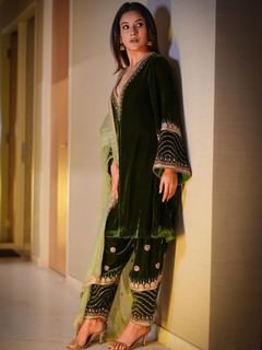 ਵੈਡਿੰਗ ਸੀਜ਼ਨ ਲਈ ਵੈਲਵੇਟ ਸੂਟ ਡਿਜ਼ਾਈਨ...