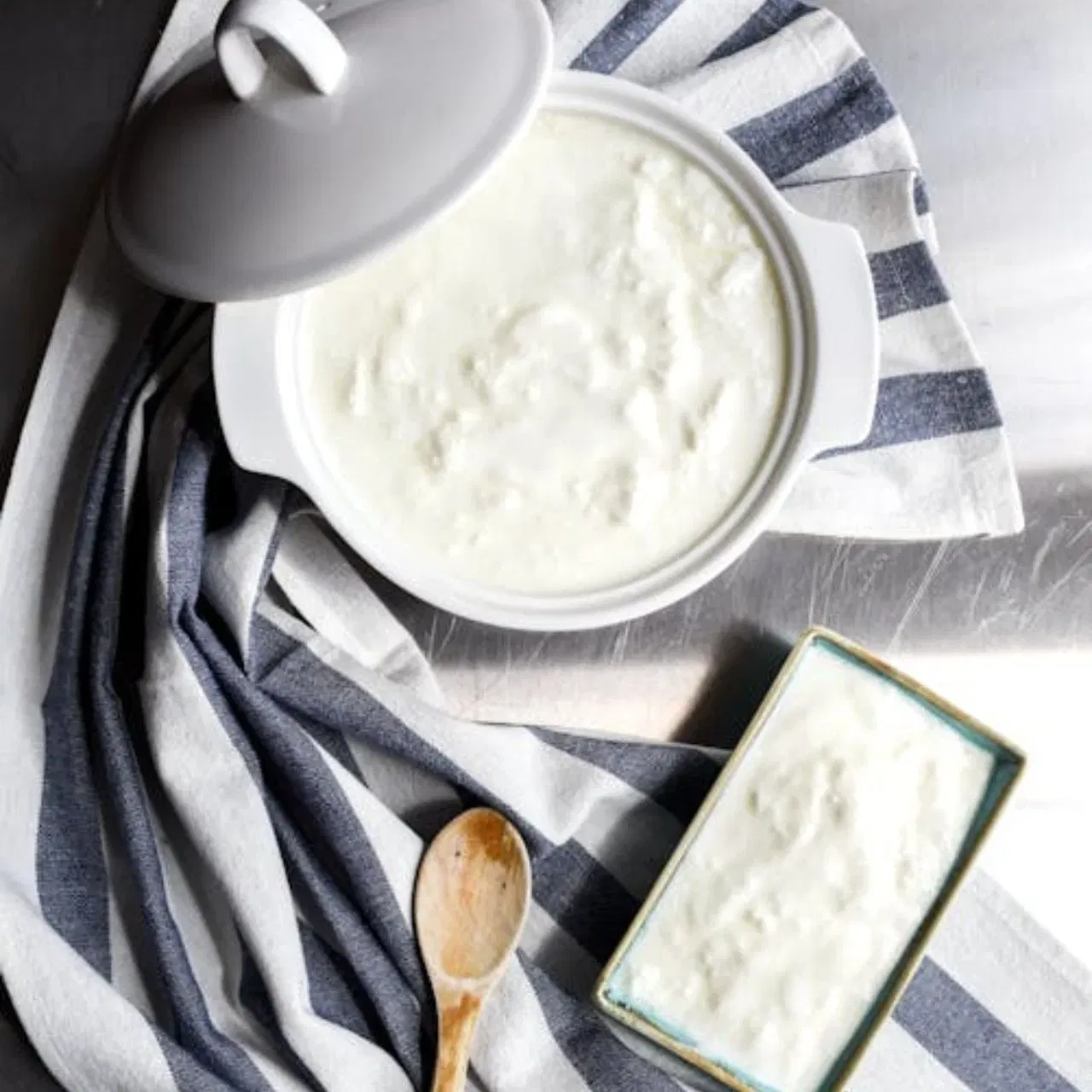 ਜੈਪੁਰ-ਅਧਾਰਤ ਆਯੁਰਵੇਦ ਮਾਹਰ ਕਿਰਨ ਗੁਪਤਾ ਨੇ ਦੱਸਿਆ ਕਿ ਦੁੱਧ ਅਤੇ ਦਹੀਂ ਦਾ ਸੇਵਨ ਕਦੇ ਵੀ ਮੂਲੀ ਦੇ ਨਾਲ ਜਾਂ ਬਾਅਦ ਵਿੱਚ ਨਹੀਂ ਕਰਨਾ ਚਾਹੀਦਾ। ਇਸਦਾ ਸਿਹਤ 'ਤੇ ਮਾੜਾ ਪ੍ਰਭਾਵ ਪੈਂਦਾ ਹੈ। ਇਹ ਇਸ ਲਈ ਹੈ ਕਿਉਂਕਿ ਇਹ ਇੱਕ ਐਂਟੀ-ਡਾਈਟ ਹੈ, ਜਿਸਨੂੰ ਮਾੜਾ ਭੋਜਨ ਸੁਮੇਲ ਵੀ ਕਿਹਾ ਜਾਂਦਾ ਹੈ।