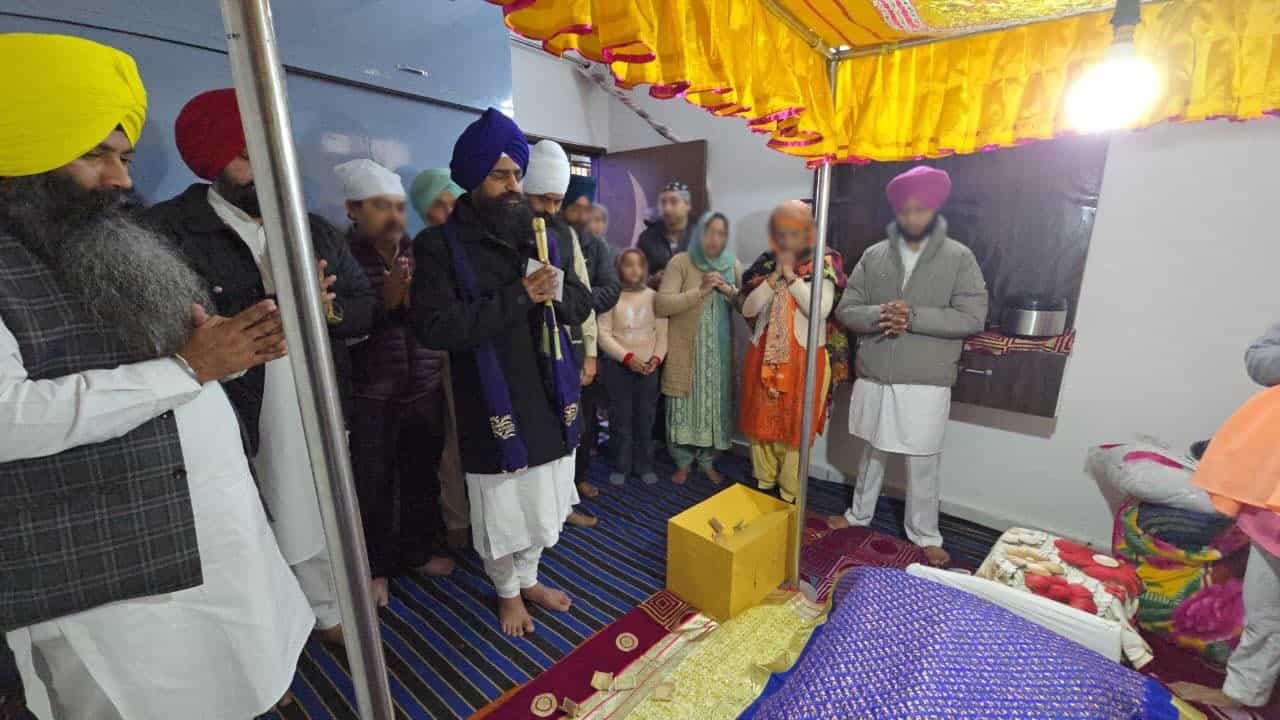 ਜਥੇਦਾਰ ਗੜਗੱਜ ਨੇ ਜਲੰਧਰ ਚ ਪੀੜਤ ਪਰਿਵਾਰ ਨਾਲ ਕੀਤੀ ਮੁਲਾਕਾਤ, ਬੋਲੇ- ਦੋਸ਼ੀ ਸਮਾਜ ਦਾ ਇੱਕ ਦਰਿੰਦਾ ਜਥੇਦਾਰ ਗੜਗੱਜ ਨੇ ਜਲੰਧਰ ਚ ਪੀੜਤ ਪਰਿਵਾਰ ਨਾਲ ਕੀਤੀ ਮੁਲਾਕਾਤ, ਬੋਲੇ- ਦੋਸ਼ੀ ਸਮਾਜ ਦਾ ਇੱਕ ਦਰਿੰਦਾ