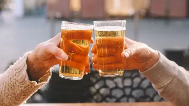 ਹਾਲਾਂਕਿ, ਇਹ ਸੋਚ ਕੇ ਕਿ ਸ਼ਰਾਬ ਠੰਡੇ ਮੌਸਮ ਵਿੱਚ ਘੱਟ ਅਸਰ ਕਰਦੀ ਹੈ, ਸੁਝਾਈ ਗਈ ਮਾਤਰਾ ਤੋਂ ਵੱਧ ਪੀਣ ਨਾਲ ਸਰੀਰ 'ਤੇ ਨਕਾਰਾਤਮਕ ਪ੍ਰਭਾਵ ਪੈ ਸਕਦੇ ਹਨ। ਇਹ ਸਰੀਰ ਦੀ ਚੇਤਨਾ ਨੂੰ ਘਟਾ ਸਕਦੀ ਹੈ। ਇਸ ਨਾਲ ਸਰੀਰ ਨੂੰ ਠੰਡਕ ਦਾ ਅਹਿਸਾਸ ਵੀ ਦੇਰ ਨਾਲ ਹੁੰਦਾ ਹੈ। ਇਸ ਲਈ, ਇਸਦਾ ਤੁਹਾਡੇ ਸਰੀਰ 'ਤੇ ਨਕਾਰਾਤਮਕ ਪ੍ਰਭਾਵ ਪੈ ਸਕਦਾ ਹੈ।