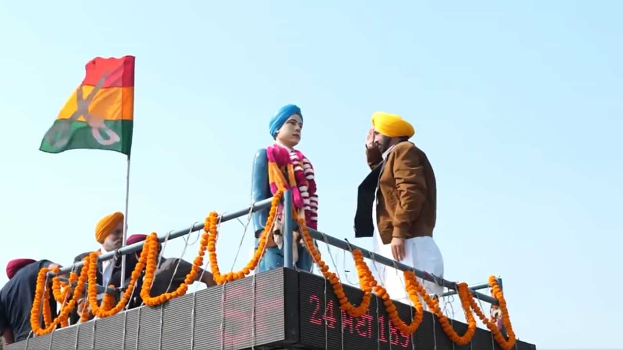 CM ਨੇ ਕਰਤਾਰ ਸਿੰਘ ਸਰਾਭਾ ਨੂੰ ਦਿੱਤੀ ਸ਼ਰਧਾਂਜਲੀ, ਕਿਹਾ- ਸ਼ਹੀਦਾਂ ਦੇ ਕਦਮਾਂ ਤੇ ਚੱਲਣ ਦੀ ਕੋਸ਼ਿਸ਼ ਕਰ ਰਹੇ ਹਾਂ CM ਨੇ ਕਰਤਾਰ ਸਿੰਘ ਸਰਾਭਾ ਨੂੰ ਦਿੱਤੀ ਸ਼ਰਧਾਂਜਲੀ, ਕਿਹਾ- ਸ਼ਹੀਦਾਂ ਦੇ ਕਦਮਾਂ ਤੇ ਚੱਲਣ ਦੀ ਕੋਸ਼ਿਸ਼ ਕਰ ਰਹੇ ਹਾਂ