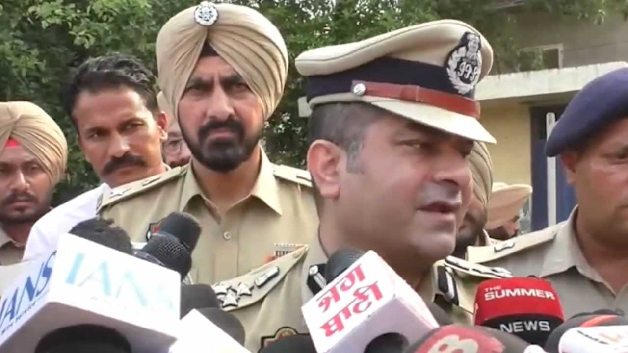 Lawrance Gang: ਲਾਰੈਂਸ ਗੈਂਗ ਦੇ ਨਿਸ਼ਾਨੇ ਤੇ ਸਰਕਾਰੀ ਇਮਾਰਤਾਂ, ਲੁਧਿਆਣਾ ਪੁਲਿਸ ਕਮਿਸ਼ਨਰ ਦਾ ਦਾਅਵਾ Lawrance Gang: ਲਾਰੈਂਸ ਗੈਂਗ ਦੇ ਨਿਸ਼ਾਨੇ ਤੇ ਸਰਕਾਰੀ ਇਮਾਰਤਾਂ, ਲੁਧਿਆਣਾ ਪੁਲਿਸ ਕਮਿਸ਼ਨਰ ਦਾ ਦਾਅਵਾ