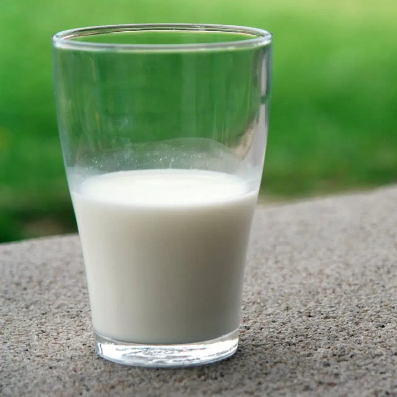 ਮਾਹਰ ਨੇ ਸਮਝਾਇਆ ਕਿ ਮੂਲੀ ਦੀ ਤਾਸੀਰ ਠੰਡੀ ਹੁੰਦੀ ਹੈ, ਜਦੋਂ ਕਿ ਦੁੱਧ ਅਤੇ ਦਹੀਂ ਦੀ ਤਾਸੀਰ ਗਰਮ ਹੁੰਦੀ ਹੈ। ਇਸ ਲਈ, ਇਹਨਾਂ ਦਾ ਇਕੱਠੇ ਸੇਵਨ ਨਹੀਂ ਕਰਨਾ ਚਾਹੀਦਾ। ਇਸ ਨਾਲ ਸਿਹਤ ਸਮੱਸਿਆਵਾਂ ਹੋ ਸਕਦੀਆਂ ਹਨ। ਇਸ ਲਈ, ਦਹੀਂ ਨੂੰ ਕਦੇ ਵੀ ਮੂਲੀ ਦੇ ਨਾਲ ਨਹੀਂ ਖਾਧਾ ਜਾਂਦਾ। ਇਸ ਨਾਲ ਪਾਚਨ ਜਾਂ ਸਿਹਤ ਸਮੱਸਿਆਵਾਂ ਹੋ ਸਕਦੀਆਂ ਹਨ।