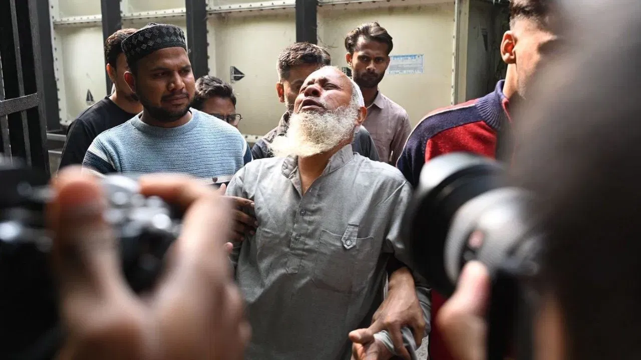 ਲਾਲ ਕਿਲ੍ਹੇ ਦੇ ਸਾਹਮਣੇ ਹੋਏ ਧਮਾਕੇ ਵਿੱਚ ਸ਼ਾਮਲੀ ਦੇ ਇੱਕ ਨੌਜਵਾਨ ਦੀ ਵੀ ਦੁਖਦਾਈ ਮੌਤ ਹੋ ਗਈ। ਮ੍ਰਿਤਕ ਦੀ ਪਛਾਣ ਨੋਮਾਨ (22) ਵਜੋਂ ਹੋਈ ਹੈ, ਜੋ ਆਪਣੇ ਚਚੇਰੇ ਭਰਾ ਅਮਨ ਨਾਲ ਕੌਸਮੈਟਿਕ ਦਾ ਸਮਾਨ ਲੈਣ ਆਇਆ ਸੀ। ਦੋਵੇਂ ਕਿਰਾਏ ਦੀ ਕਾਰ ਵਿੱਚ ਦਿੱਲੀ ਪਹੁੰਚੇ ਸਨ। ਉਨ੍ਹਾਂ ਨੇ ਆਪਣਾ ਸਾਮਾਨ ਕਾਰ ਵਿੱਚ ਲੱਦਿਆ ਅਤੇ ਕੁਝ ਸਮਾਨ ਲੈਣ ਚਲੇ ਗਏ। ਇਸ ਦੌਰਾਨ, ਉਨ੍ਹਾਂ ਦੇ ਡਰਾਈਵਰ ਨੇ ਉਨ੍ਹਾਂ ਨੂੰ ਦੱਸਿਆ ਕਿ ਅੱਗੇ ਬਹੁਤ ਟ੍ਰੈਫਿਕ ਹੈ ਅਤੇ ਉਹ ਬਾਕੀ ਸਾਮਾਨ ਬਾਅਦ ਵਿੱਚ ਲੈ ਲੈਣ। ਡਰਾਈਵਰ ਦੀ ਸਲਾਹ ਨੂੰ ਨਜ਼ਰਅੰਦਾਜ਼ ਕਰਦੇ ਹੋਏ, ਦੋਵੇਂ ਆਦਮੀ ਇੱਕ ਰਿਕਸ਼ਾ ਵਿੱਚ ਬੈਠ ਕੇ ਜਾ ਰਹੇ ਸਨ, ਉਸੇ ਵੇਲ੍ਹੇ ਕਾਰ ਵਿੱਚ ਧਮਾਕਾ ਹੋ ਗਿਆ, ਜਿਸ ਨਾਲ ਨੋਮਾਨ ਦੀ ਮੌਤ ਹੋ ਗਈ।