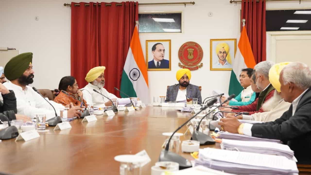 ਚੰਡੀਗੜ੍ਹ ਵਿੱਚ ਹੋਈ ਪੰਜਾਬ ਕੈਬਨਿਟ ਦੀ ਬੈਠਕ, ਸੁਸਾਇਟੀਆਂ ਅਤੇ ਟਰੱਸਟਾਂ ਦਾ ਵਿੱਤੀ ਆਡਿਟ ਸਮੇਤ ਲਏ ਗਏ ਵੱਡੇ ਫੈਸਲੇ ਚੰਡੀਗੜ੍ਹ ਵਿੱਚ ਹੋਈ ਪੰਜਾਬ ਕੈਬਨਿਟ ਦੀ ਬੈਠਕ, ਸੁਸਾਇਟੀਆਂ ਅਤੇ ਟਰੱਸਟਾਂ ਦਾ ਵਿੱਤੀ ਆਡਿਟ ਸਮੇਤ ਲਏ ਗਏ ਵੱਡੇ ਫੈਸਲੇ