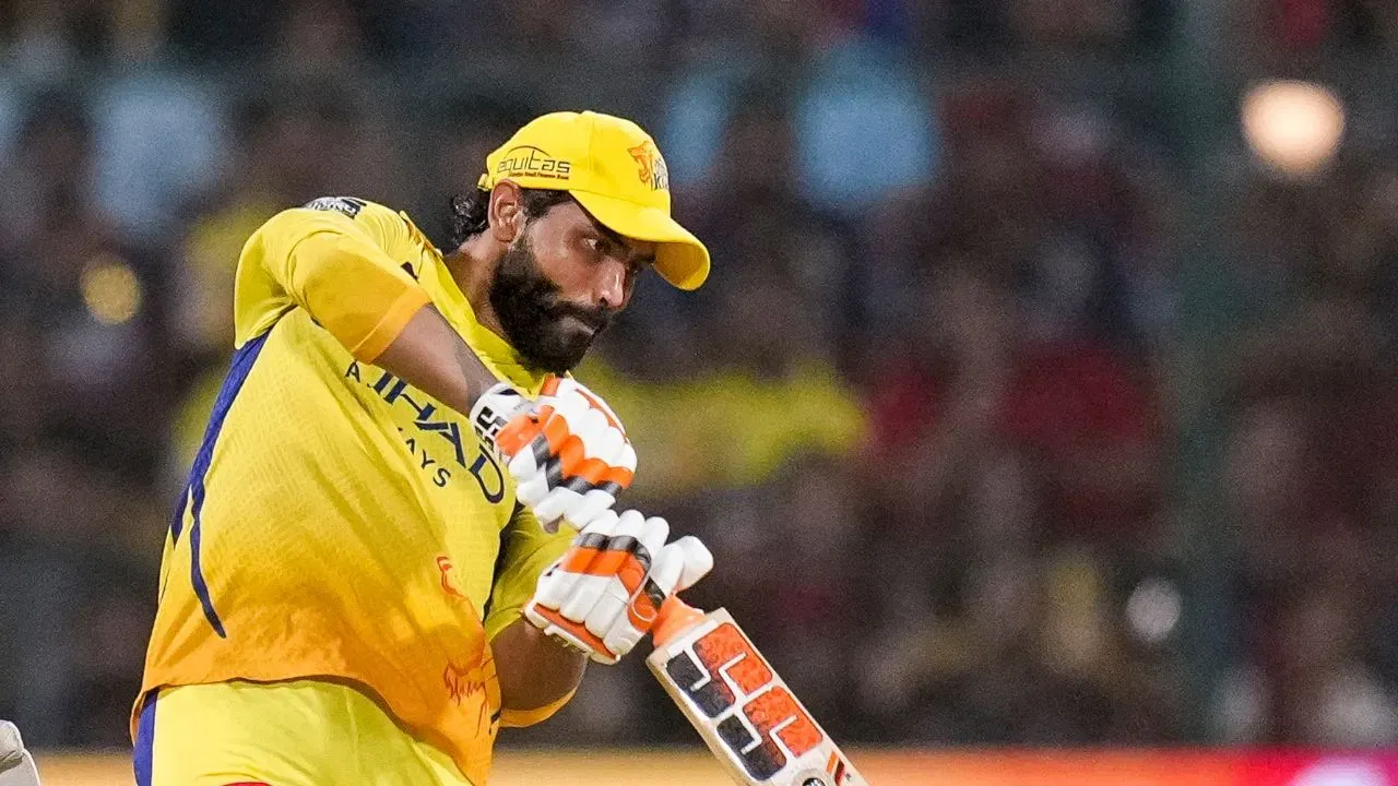 ਸੀਐਸਕੇ ਨਾਲ ਇੰਨਾ ਲੰਮਾ ਸਮਾਂ ਬਿਤਾਉਣ ਵਾਲੇ ਜਡੇਜਾ ਨੇ ਨਾ ਸਿਰਫ ਇਨ੍ਹਾਂ 12 ਸਾਲਾਂ ਦੌਰਾਨ ਟੀਮ ਨੂੰ ਤਿੰਨ ਚੈਂਪੀਅਨਸ਼ਿਪ (2018, 2021 ਅਤੇ 2023) ਜਿੱਤਣ ਵਿੱਚ ਮਦਦ ਕੀਤੀ, ਸਗੋਂ ਇਸ ਦੌਰਾਨ ਫਰੈਂਚਾਇਜ਼ੀ ਦੇ ਸਭ ਤੋਂ ਵੱਧ ਕਮਾਈ ਕਰਨ ਵਾਲੇ ਖਿਡਾਰੀ ਵੀ ਬਣੇ। (Photo: PTI)