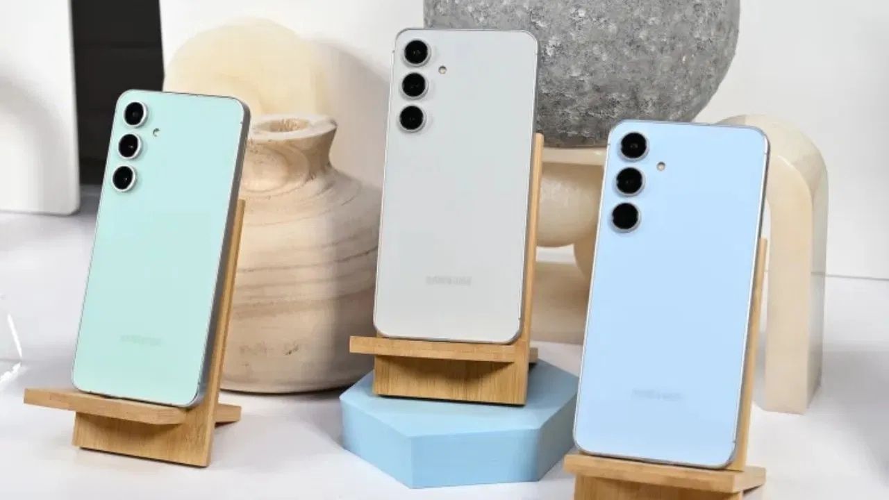 2025 ਵਿਚ ਸੈਮਸੰਗ ਦੇ ਇਹ ਫੋਨ ਮਚਾ ਰਹੇ ਹਨ ਧਮਾਲ, ਕੀਮਤ 35,000 ਤੋਂ ਵੀ ਘੱਟ