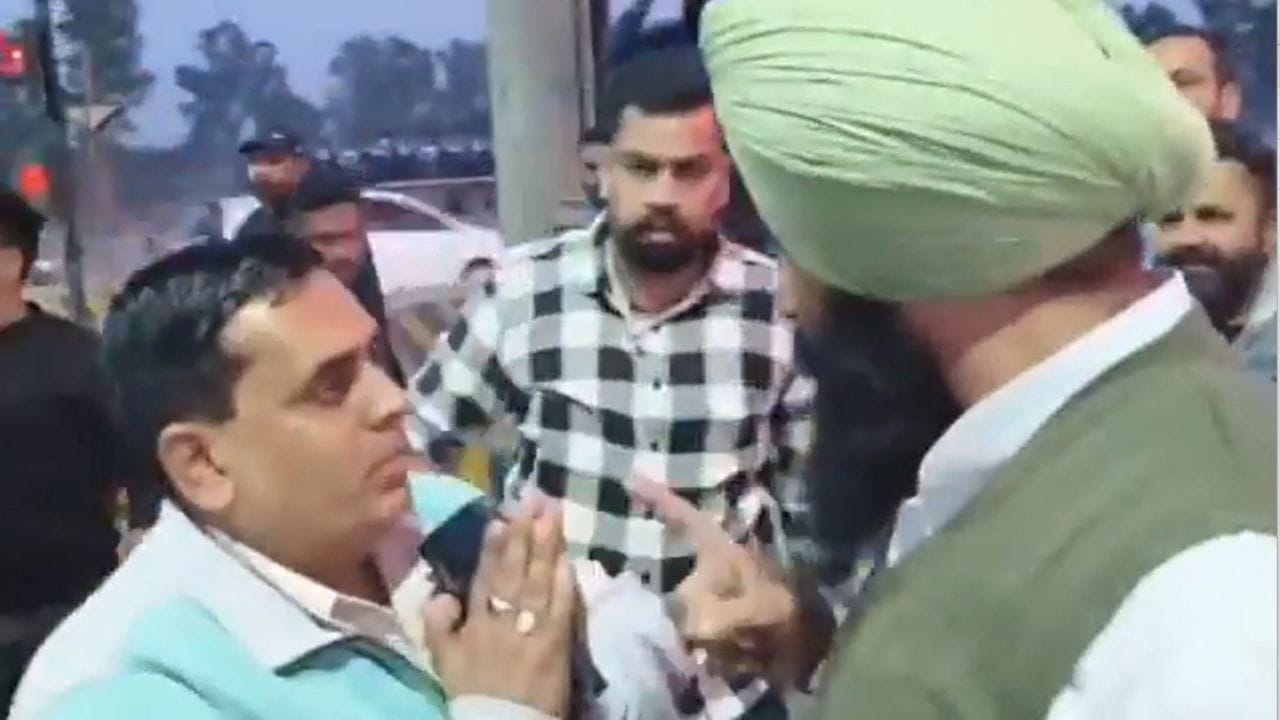 ਪੁਰਾਣੇ ਰੰਗ ਚ ਦਿਖਾਈ ਦਿੱਤੇ ਬੈਂਸ, ਖੁੱਲ੍ਹਵਾਇਆ ਟੋਲ, ਲੰਘਾਏ ਵਾਹਨ, ਦੇਖਦੇ ਰਹਿ ਗਏ ਅਧਿਕਾਰੀ