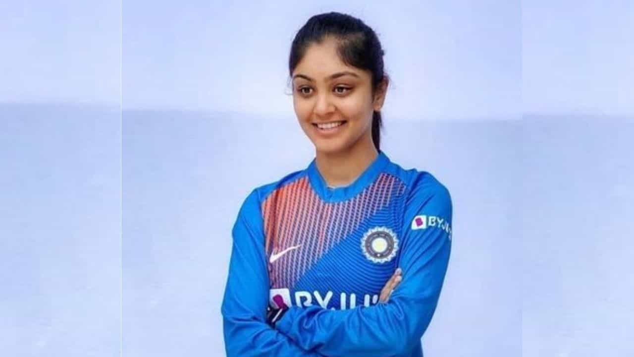 WPL Auction: ਯੂਪੀ ਨੇ ਖਰੀਦੀ ਪੰਜਾਬ ਦੀ ਹਰਨੀਲ, 50 ਲੱਖ ਰੁਪਏ ਲੱਗੀ ਕੀਮਤ, ਵਿਸ਼ਵ ਕੱਪ ਚ ਕੀਤਾ ਸੀ ਸ਼ਾਨਦਾਰ ਪ੍ਰਦਰਸ਼ਨ WPL Auction: ਯੂਪੀ ਨੇ ਖਰੀਦੀ ਪੰਜਾਬ ਦੀ ਹਰਨੀਲ, 50 ਲੱਖ ਰੁਪਏ ਲੱਗੀ ਕੀਮਤ, ਵਿਸ਼ਵ ਕੱਪ ਚ ਕੀਤਾ ਸੀ ਸ਼ਾਨਦਾਰ ਪ੍ਰਦਰਸ਼ਨ