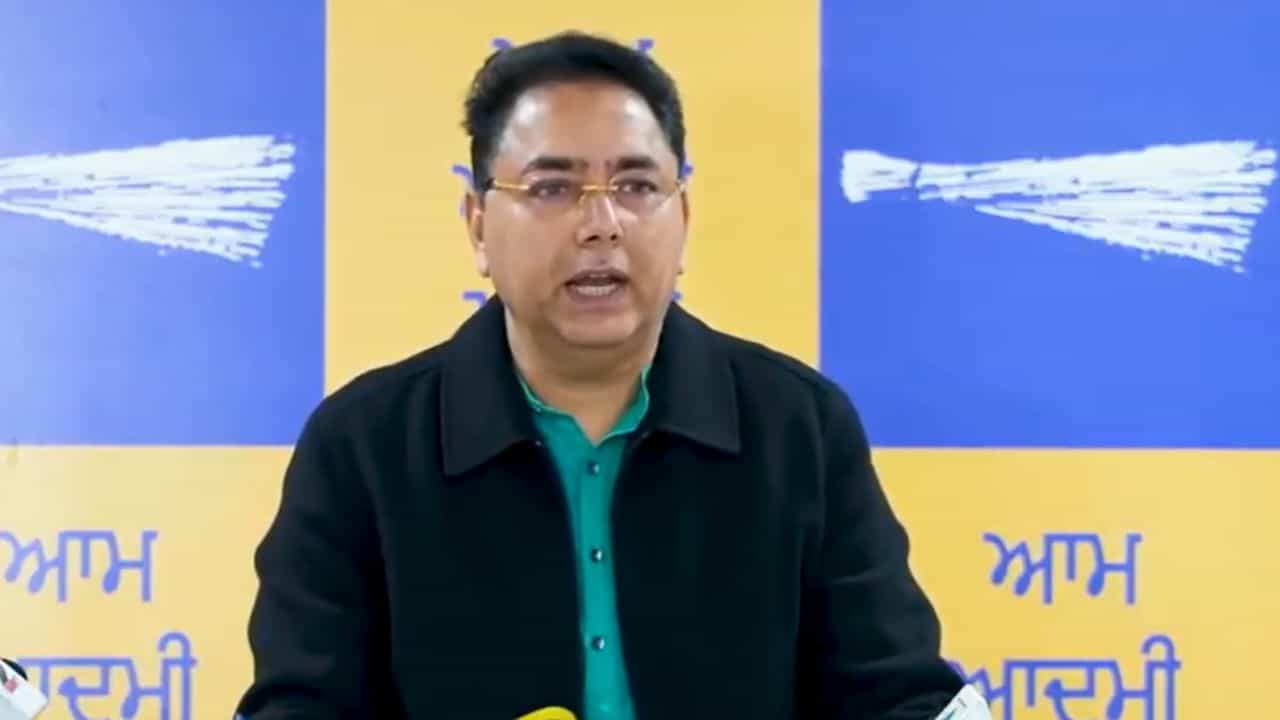 AAP ਪੰਜਾਬ ਪ੍ਰਧਾਨ ਅਮਨ ਅਰੋੜਾ ਨੇ ਜੇੱਤੂ ਉਮੀਦਵਾਰਾਂ ਨੂੰ ਦਿੱਤੀ ਵਧਾਈ, ਜ਼ਿਲ੍ਹਾ ਪ੍ਰੀਸ਼ਦ ਤੇ ਬਲਾਕ ਸੰਮਤੀ ਦੇ ਨਤੀਜੇ AAP ਪੰਜਾਬ ਪ੍ਰਧਾਨ ਅਮਨ ਅਰੋੜਾ ਨੇ ਜੇੱਤੂ ਉਮੀਦਵਾਰਾਂ ਨੂੰ ਦਿੱਤੀ ਵਧਾਈ, ਜ਼ਿਲ੍ਹਾ ਪ੍ਰੀਸ਼ਦ ਤੇ ਬਲਾਕ ਸੰਮਤੀ ਦੇ ਨਤੀਜੇ