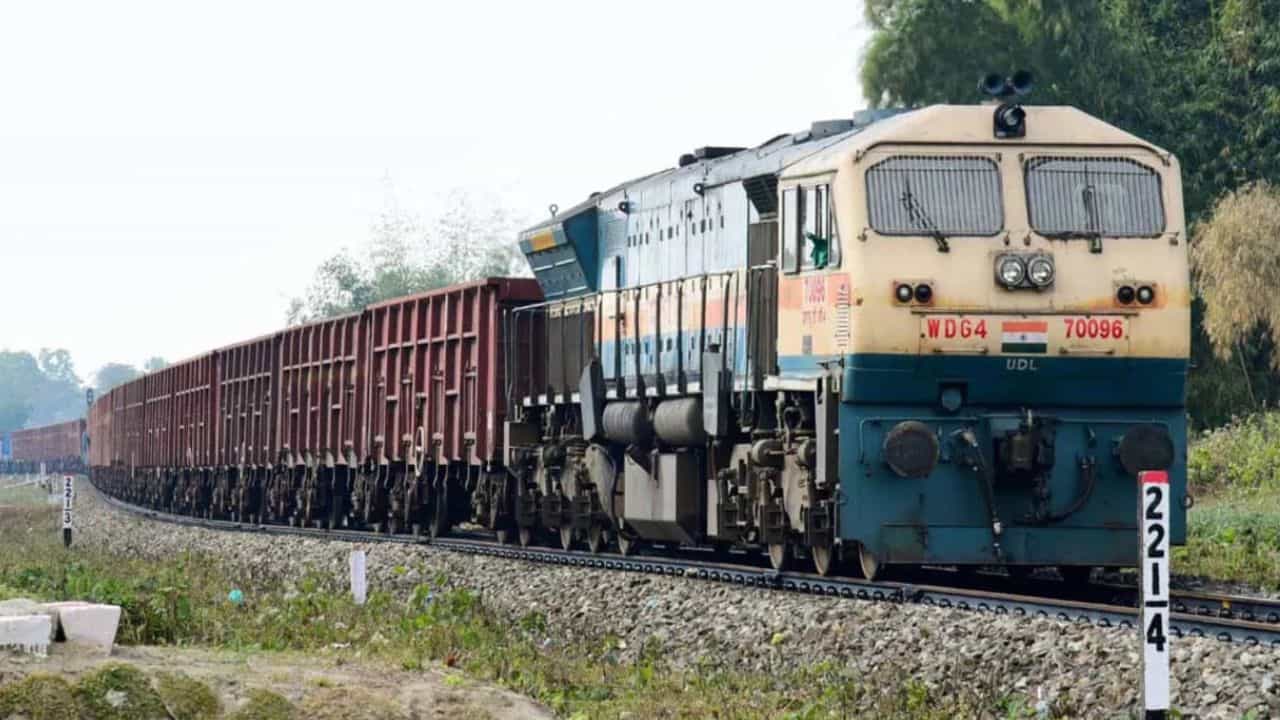 FCI ਦੀ ਪਹਿਲੀ ਫੂਡ ਗ੍ਰੇਨ ਟ੍ਰੇਨ ਪੰਜਾਬ ਤੋਂ ਰਵਾਨਾ, ਕਸ਼ਮੀਰ ਵਿੱਚ ਖੁਰਾਕ ਸੁਰੱਖਿਆ ਨੂੰ ​​ਕੀਤਾ ਜਾ ਰਿਹਾ ਮਜ਼ਬੂਤ