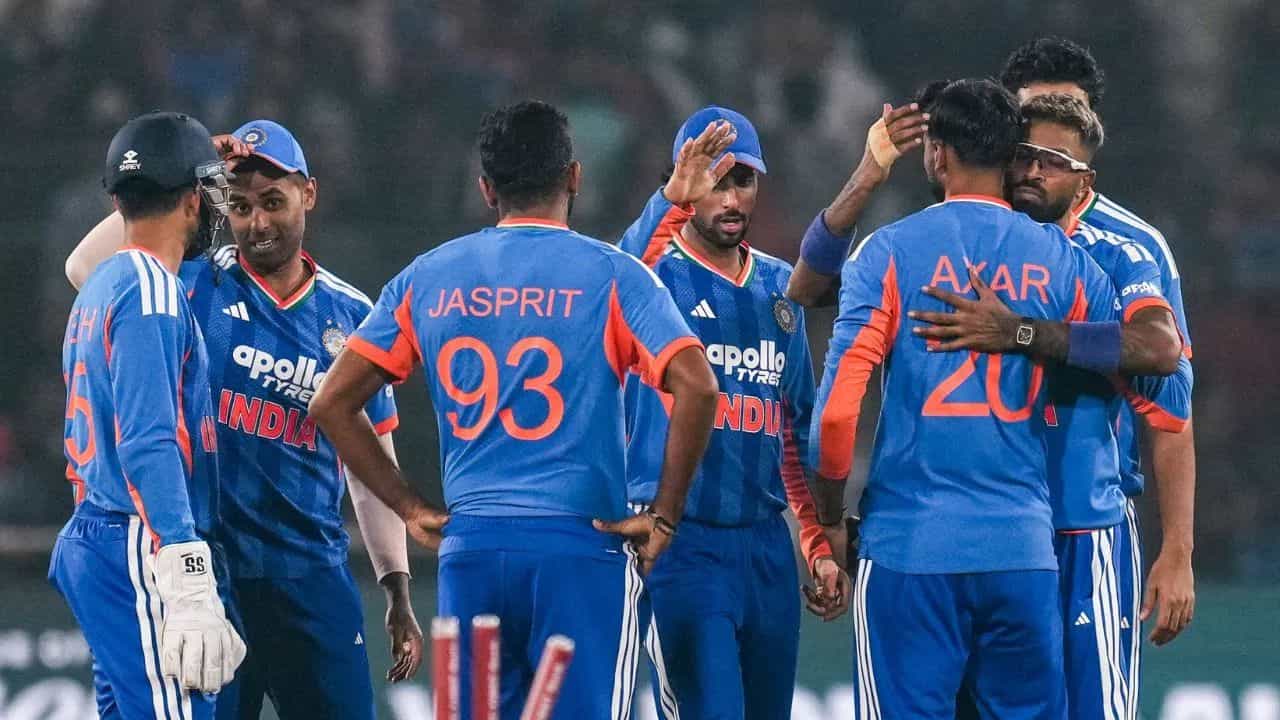 IND vs SA: ਚੰਡੀਗੜ੍ਹ ਦੇ ਮੁੱਲਾਂਪੁਰ ਚ ਹੋਵੇਗਾ ਪਹਿਲਾ ਟੀ-20 ਅੰਤਰਰਾਸ਼ਟਰੀ ਮੁਕਾਬਲਾ, ਟੀਮ ਇੰਡੀਆ ਮੁੜ ਇਸ ਖਿਡਾਰੀ ਨੂੰ ਕਰੇਗੀ ਬਾਹਰ IND vs SA: ਚੰਡੀਗੜ੍ਹ ਦੇ ਮੁੱਲਾਂਪੁਰ ਚ ਹੋਵੇਗਾ ਪਹਿਲਾ ਟੀ-20 ਅੰਤਰਰਾਸ਼ਟਰੀ ਮੁਕਾਬਲਾ, ਟੀਮ ਇੰਡੀਆ ਮੁੜ ਇਸ ਖਿਡਾਰੀ ਨੂੰ ਕਰੇਗੀ ਬਾਹਰ