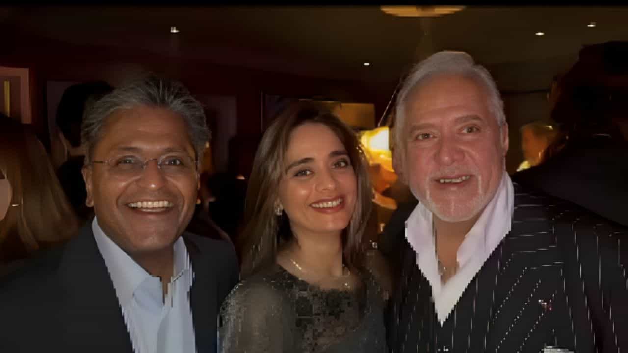 ਅਸੀਂ ਭਾਰਤ ਤੋਂ ਦੋ ਭਗੌੜੇ... ਲੰਡਨ ਚ ਲਲਿਤ ਮੋਦੀ ਦੀ VIDEO ਤੇ ਭਾਰਤ ਵਿੱਚ ਸਿਆਸੀ ਹੰਗਾਮਾ ਅਸੀਂ ਭਾਰਤ ਤੋਂ ਦੋ ਭਗੌੜੇ... ਲੰਡਨ ਚ ਲਲਿਤ ਮੋਦੀ ਦੀ VIDEO ਤੇ ਭਾਰਤ ਵਿੱਚ ਸਿਆਸੀ ਹੰਗਾਮਾ