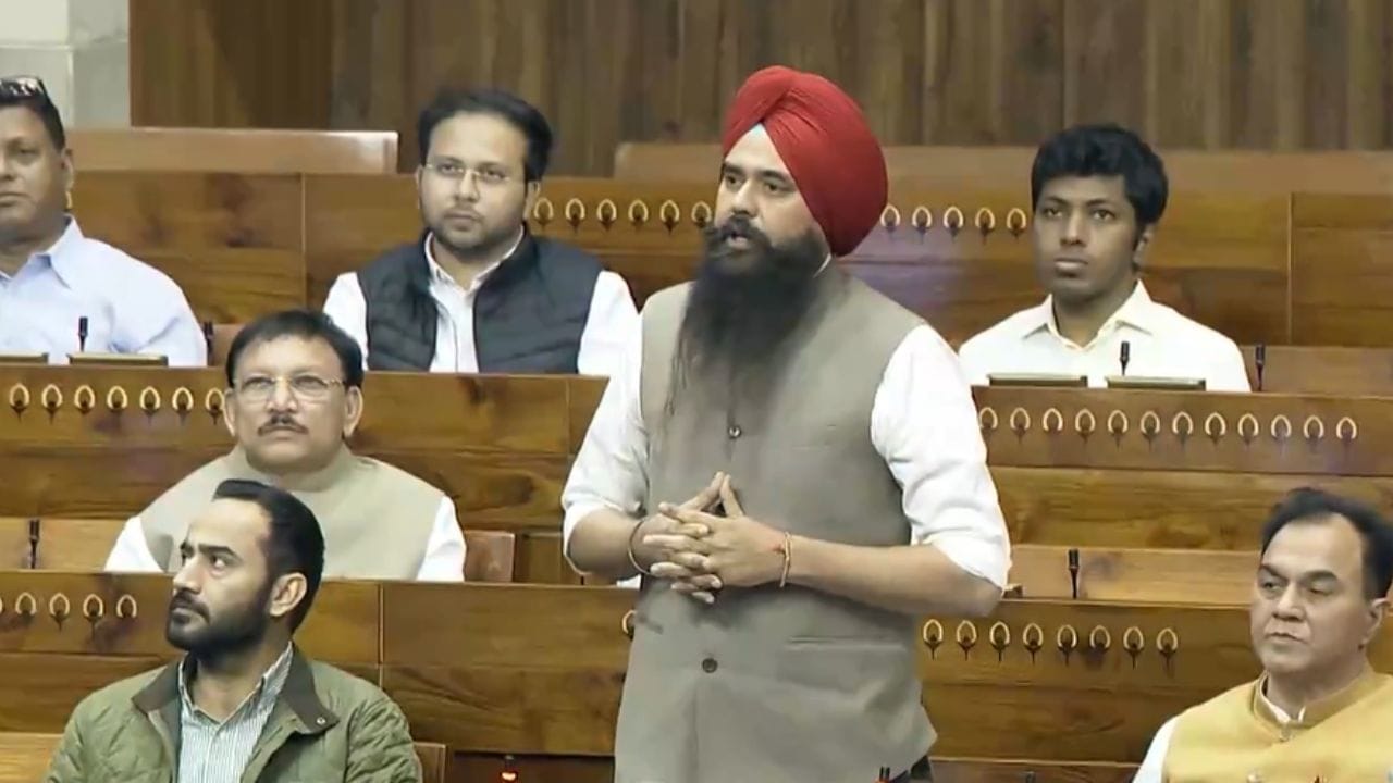 MP ਕੰਗ ਨੇ ਸੰਸਦ 'ਚ ਚੁੱਕਿਆ ਪੰਜਾਬ ਹੜ੍ਹਾਂ ਦਾ ਮੁੱਦਾ, ਬੋਲੇ- 'ਬਿਹਾਰ 'ਚ PM ਕਰੋੜਾਂ ਦੀ ਬੋਲੀ ਲਗਾਉਂਦੇ ਹਨ, ਪੰਜਾਬ ਨਾਲ ਵਿਤਕਰਾ ਕਿਉਂ'