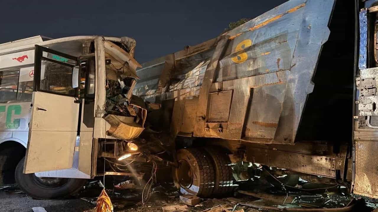 ਅੰਮ੍ਰਿਤਸਰ ਚ ਭਿਆਨਕ ਸੜਕ ਹਾਦਸਾ, ਬੱਸ ਤੇ ਟਿੱਪਰ ਦੀ ਟੱਕਰ ਚ 15 ਸਾਲਾਂ ਬੱਚੇ ਦੀ ਮੌਤ, ਕਈ ਗੰਭੀਰ ਜ਼ਖ਼ਮੀ