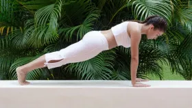 ਇਹ 5 ਯੋਗਾਸਨ ਬੈਲੀ ਫੈਟ ਨੂੰ ਘੱਟ ਕਰਕੇ  ਪੇਟ ਦੇ ਮਸਲਸ ਨੂੰ ਕਰਨਗੇ ਟੋਨ, ਮਿਲੇਗਾ ਫਲੈਟ ਟਮੀ