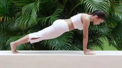 ਇਹ 5 ਯੋਗਾਸਨ ਬੈਲੀ ਫੈਟ ਨੂੰ ਘੱਟ ਕਰਕੇ  ਪੇਟ ਦੇ ਮਸਲਸ ਨੂੰ ਕਰਨਗੇ ਟੋਨ, ਮਿਲੇਗਾ ਫਲੈਟ ਟਮੀ