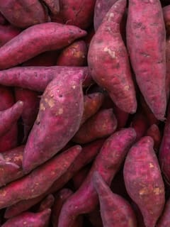 ਸ਼ੱਕਰਕੰਦੀ ਹੈ ਸੁਪਰਫੂਡ, ਭੂੰਣ ਕੇ ਨਹੀਂ ਇਸ ਨੂੰ ਖਾਣ ਦੇ ਹਨ ਗਜ਼ਬ ਤਰੀਕੇ...