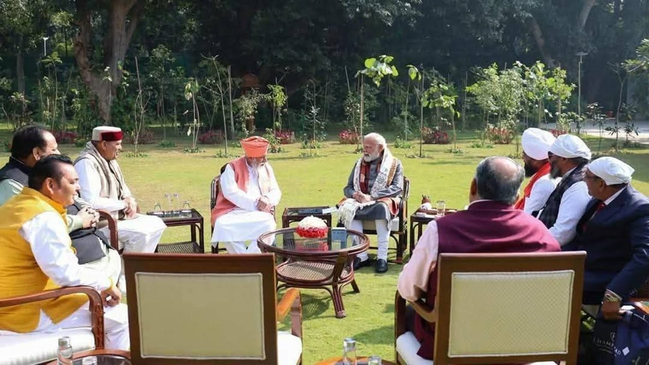 ਪੀਐਮ ਮੋਦੀ ਨੂੰ ਮਿਲਣ ਪਹੁੰਚੇ ਡੇਰਾ ਬੱਲਾਂ ਦੇ ਸੰਤ, ਪ੍ਰਕਾਸ਼ ਪੁਰਬ ਸਮਾਗਮ 'ਚ ਸ਼ਾਮਲ ਹੋਣ ਦਾ ਦਿੱਤਾ ਸੱਦਾ