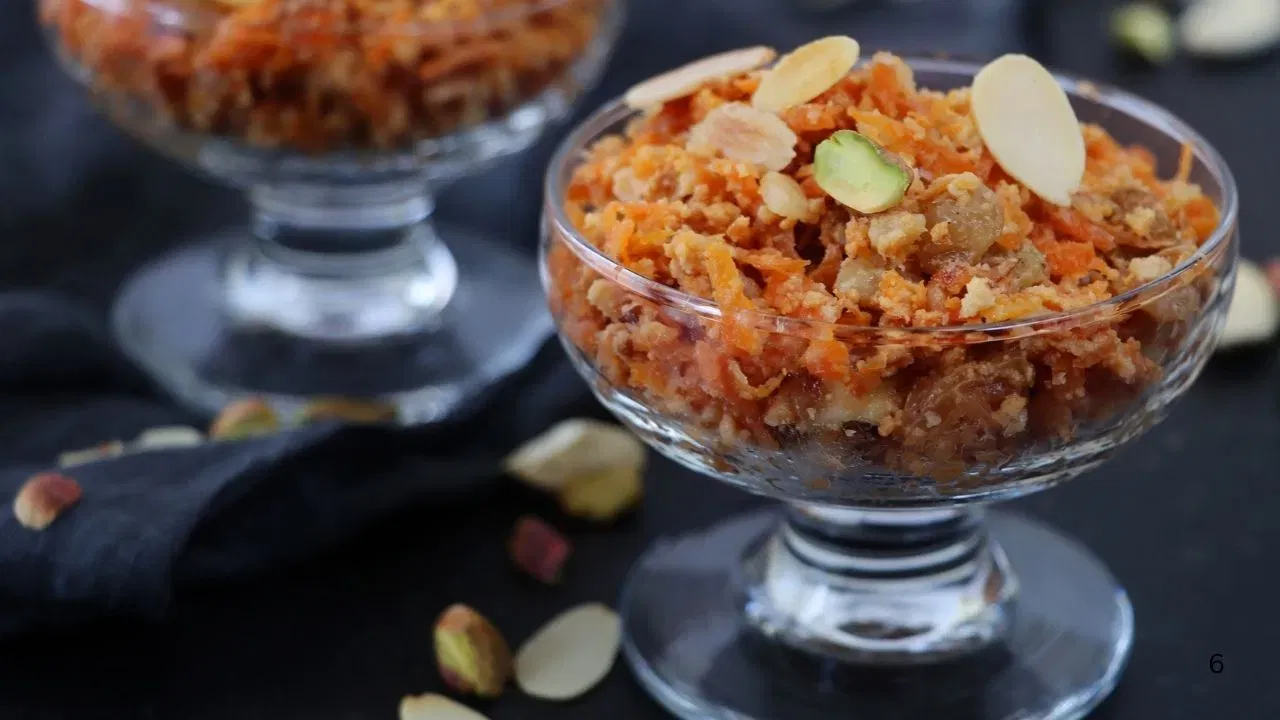 ਕੜਾਹ ਪ੍ਰਸ਼ਾਦ ਜਾਂ ਮਖੰਡੀ ਹਲਵਾ: ਜੇਕਰ ਤੁਸੀਂ ਪੰਜਾਬ ਤੋਂ ਹੋ ਜਾਂ ਕਿਸੇ ਪੰਜਾਬੀ ਨਾਲ ਵਿਆਹੇ ਹੋਏ ਹੋ, ਤਾਂ ਆਪਣੀ ਪਹਿਲੀ ਰਸੋਈ ਲਈ ਕੜਾਹ ਪ੍ਰਸ਼ਾਦ ਜਾਂ ਮਖੰਡੀ ਹਲਵਾ ਬਣਾ ਕੇ ਖੁਆਓ। ਇਹ ਦੋਵੇਂ ਮਿਠਾਈਆਂ ਪੰਜਾਬੀਆਂ ਨਾਲ ਇਮੋਸ਼ਨਲ ਤੌਰ 'ਤੇ ਜੁੜੀਆਂ ਹੋਈਆਂ ਹਨ।