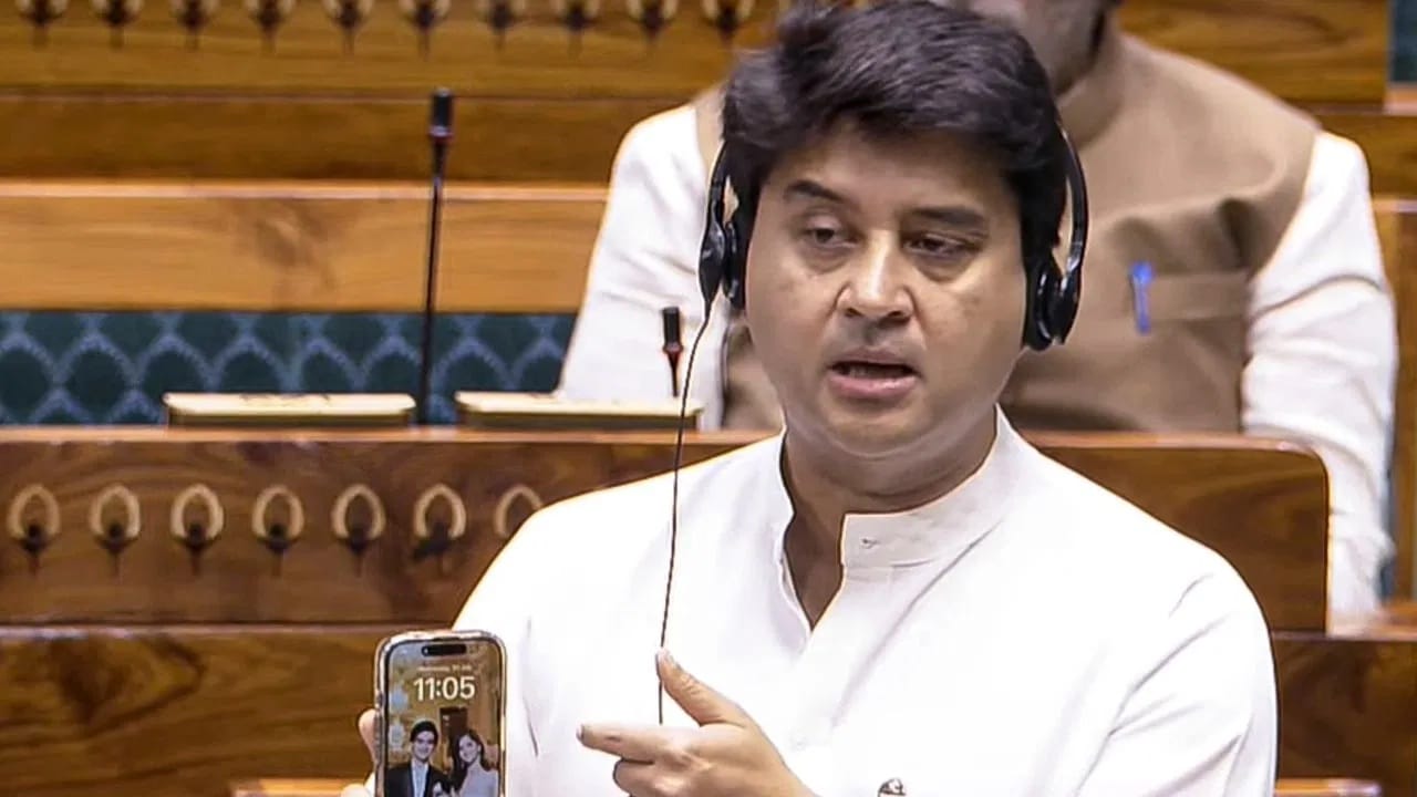 ਸੰਚਾਰ ਸਾਥੀ ਐਪ ਆਪਸ਼ਨਲ, ਹੋ ਸਕੇਗਾ ਡਿਲੀਟ ... ਜੌਤੀਰਾਦਿੱਤਿਆ ਸਿੰਧੀਆ ਨੇ ਕਿਹਾ-ਵਿਰੋਧੀ ਧਿਰ ਕਰ ਰਹੀ ਗੁੰਮਰਾਹ