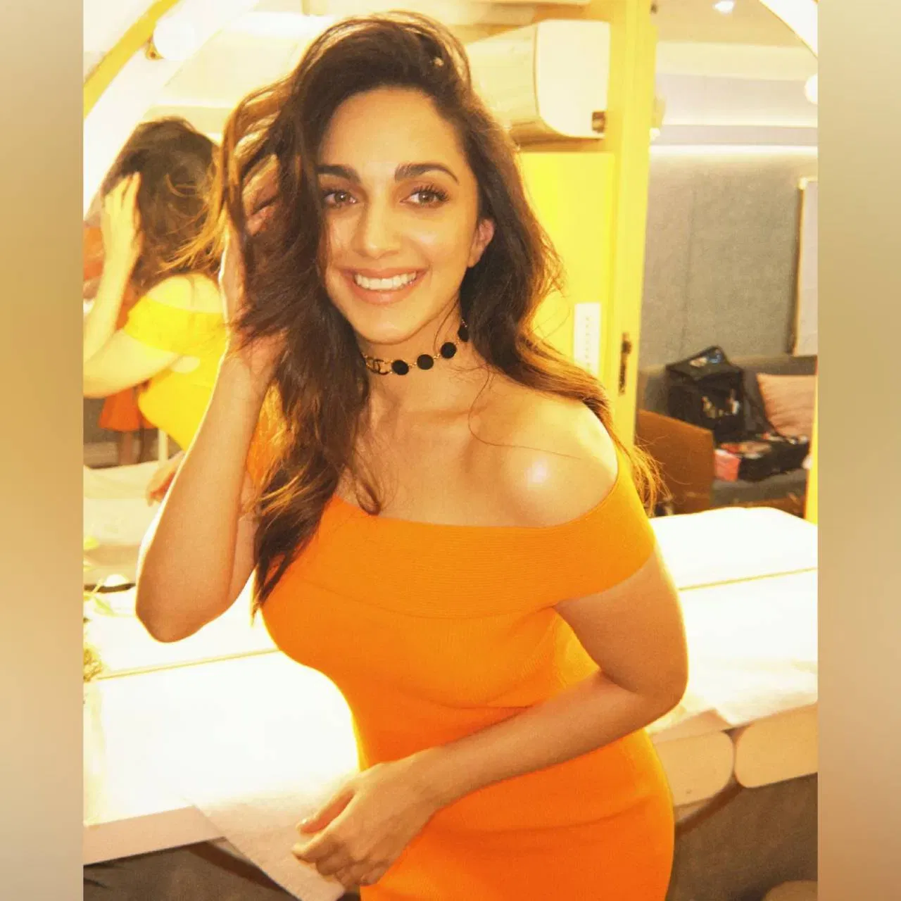 ਉਨ੍ਹਾਂ ਦੇ ਫੈਨਸ ਅਦਾਕਾਰਾ ਦੀ ਪੋਸਟ 'ਤੇ ਟਿੱਪਣੀ ਕਰ ਰਹੇ ਹਨ, ਜ਼ਿਆਦਾਤਰ ਦਿਲ ਅਤੇ ਪਿਆਰ ਦੇ ਇਮੋਜੀ ਸ਼ੇਅਰ ਕਰ ਰਹੇ ਹਨ। ਇੱਕ ਯੂਜਰ ਨੇ ਲਿਖਿਆ, "ਓ ਮਾਈ ਗੌਡ, ਗਲੋਇੰਗ!", ਜਦੋਂ ਕਿ ਦੂਜੇ ਨੇ "ਬਿਊਟੀਫੁੱਲ ਮੰਮਾ," "ਗੋਰਜੀਅਸ ਮੰਮਾ," ਅਤੇ "ਔਰੇਂਜ ਸੋ ਗੋਰਜੀਅਸ" ਵਰਗੇ ਪਿਆਰੇ ਕੁਮੈਂਟਸ ਕੀਤੇ ਹਨ।