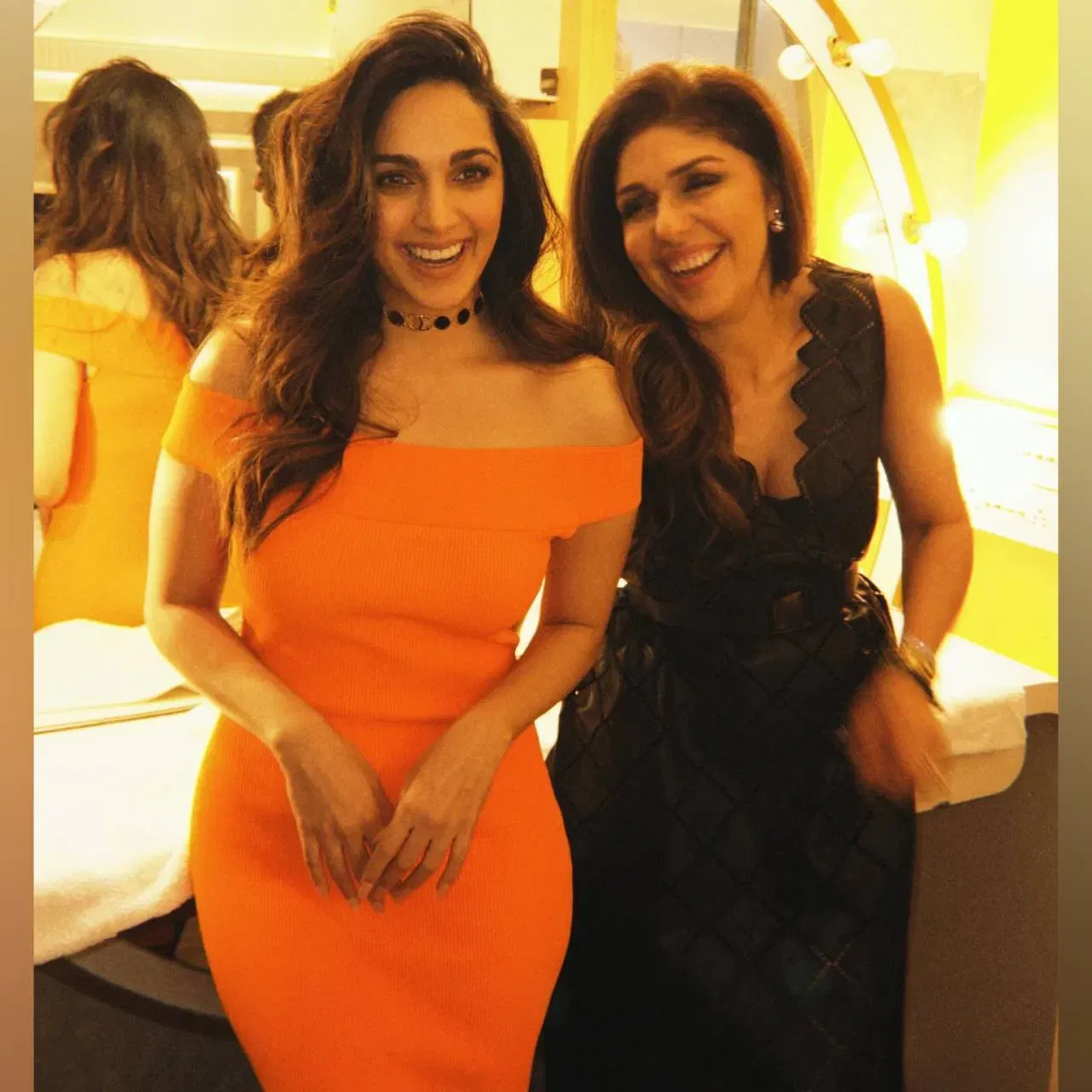 ਐਕਟ੍ਰੈਸ ਨੇ ਫੋਟੋ ਨੂੰ "ਮਾਮਾ ਨਾਈਟ ਆਊਟ" ਕੈਪਸ਼ਨ ਦਿੱਤਾ ਹੈ। ਇਹਨਾਂ ਫੋਟੋਆਂ ਨੂੰ ਪ੍ਰਸ਼ੰਸਕਾਂ ਵੱਲੋਂ ਬਹੁਤ ਪਿਆਰ ਮਿਲ ਰਿਹਾ ਹੈ। ਉਨ੍ਹਾਂ ਦੇ ਚਿਹਰੇ 'ਤੇ ਪ੍ਰੈਗਨੈਂਸੀ ਤੋਂ ਬਾਅਦ ਦਾ ਗਲੋ ਦਿਖਾਈ ਦੇ ਰਿਹਾ ਹੈ। ਉਨ੍ਹਾਂ ਦੀਆਂ ਫੋਟੋਆਂ ਨੂੰ ਸੋਸ਼ਲ ਮੀਡੀਆ 'ਤੇ ਬਹੁਤ ਤਾਰੀਫ ਮਿਲ ਰਹੀ ਹੈ।