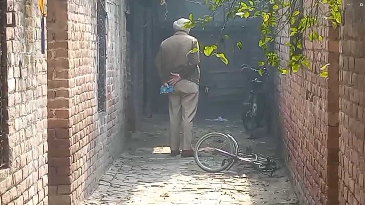 ਅੰਮ੍ਰਿਤਸਰ ਕੋਟ ਖਾਲਸਾ ਚ ਨਾਬਾਲਿਗ ਲੜਕੀ ਦਾ ਕਤਲ, ਸੌਤੇਲਾ ਪਿਉ ਰੱਖਦਾ ਦੀ ਬੁਰੀ ਨਜ਼ਰ; ਲੱਕੜੀ ਨਾਲ ਕੀਤਾ ਕਤਲ