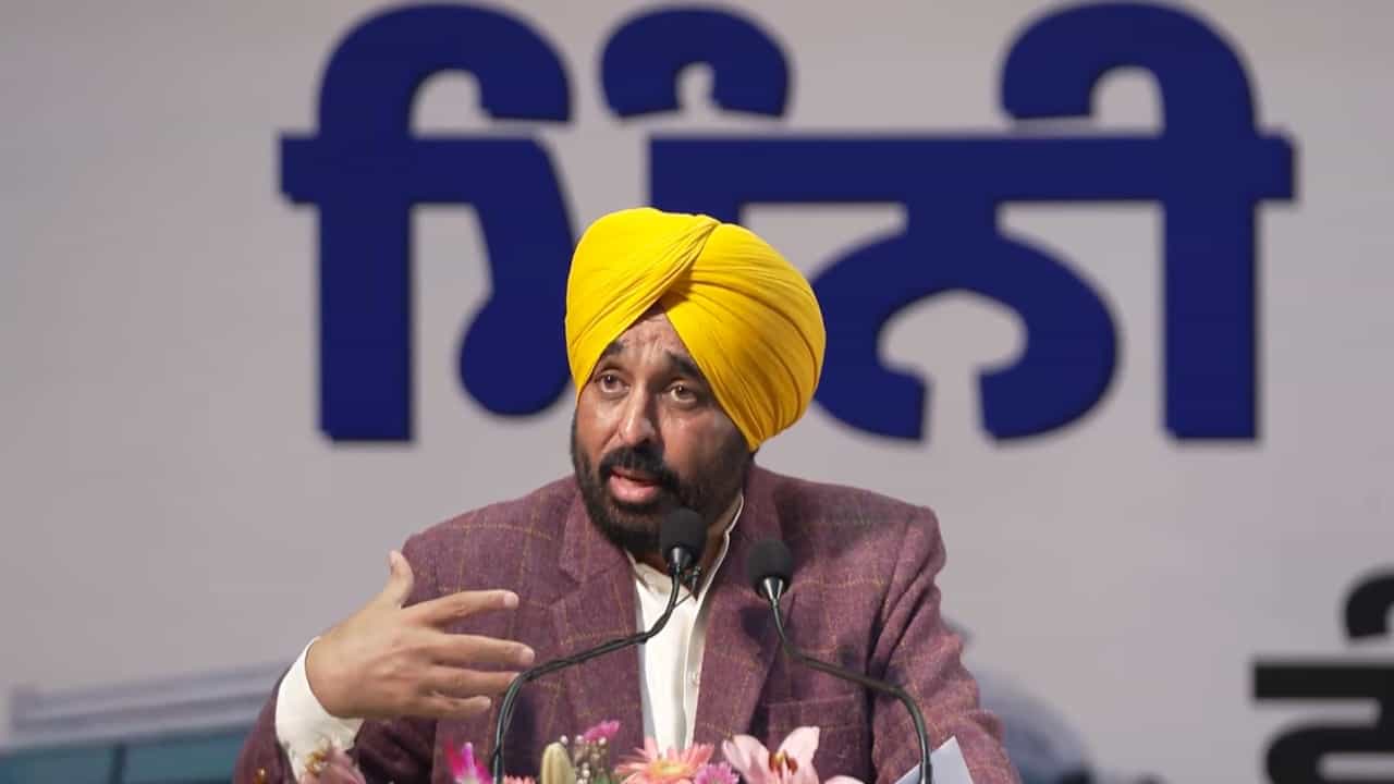 ਪੰਜਾਬ ਸਰਕਾਰ ਪਾਵੇਗੀ 1,311 ਨਵੀਆਂ ਬੱਸਾਂ, ਸੀਐਮ ਬੋਲੇ- ਬਾਦਲਾਂ ਨੇ ਬੱਸਾਂ ਦਾ ਕਰ ਦਿੱਤਾ ਬਾਦਲੀਕਰਨ, ਹੁਣ ਪਬਲਿਕ ਟ੍ਰਾਂਸਪੋਰਟ ਕਰਾਂਗੇ ਮਜ਼ਬੂਤ ਪੰਜਾਬ ਸਰਕਾਰ ਪਾਵੇਗੀ 1,311 ਨਵੀਆਂ ਬੱਸਾਂ, ਸੀਐਮ ਬੋਲੇ- ਬਾਦਲਾਂ ਨੇ ਬੱਸਾਂ ਦਾ ਕਰ ਦਿੱਤਾ ਬਾਦਲੀਕਰਨ, ਹੁਣ ਪਬਲਿਕ ਟ੍ਰਾਂਸਪੋਰਟ ਕਰਾਂਗੇ ਮਜ਼ਬੂਤ