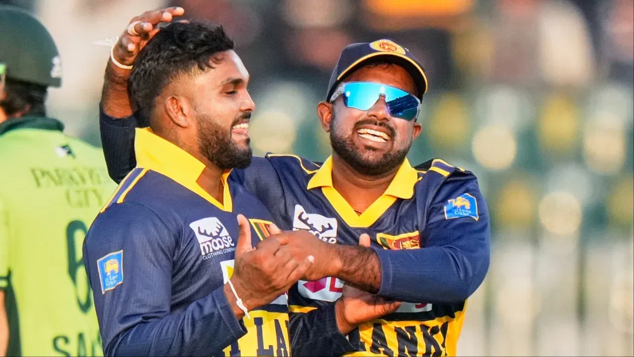 ਵਾਨਿੰਦੂ ਹਸਾਰੰਗਾ - ਸ਼੍ਰੀਲੰਕਾ ਦੇ ਇਸਲੈੱਗ-ਸਪਿਨਰ ਨੂੰ ਲਖਨਊ ਸੁਪਰ ਜਾਇੰਟਸ ਨੇ ਉਨ੍ਹਾਂ ਦੀ ਬੇਸ ਪ੍ਰਾਈਜ਼ 'ਤੇ ਖਰੀਦਿਆ। ਹਸਾਰੰਗਾ ਦੀ ਬੇਸ ਪ੍ਰਾਈਜ਼ ₹2 ਕਰੋੜ (ਲਗਭਗ $20 ਮਿਲੀਅਨ) ਸੀ। (ਫੋਟੋ: ਪੀਟੀਆਈ)