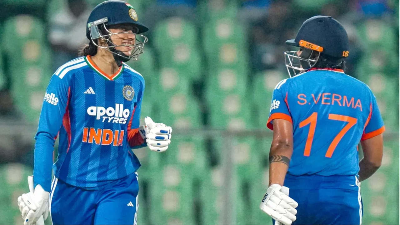 ਸ਼ੇਫਾਲੀ ਵਰਮਾ ਟੀ-20 ਅੰਤਰਰਾਸ਼ਟਰੀ ਮੈਚਾਂ ਵਿੱਚ ਸਭ ਤੋਂ ਵੱਧ ਛੱਕੇ ਲਗਾਉਣ ਦੇ ਮਾਮਲੇ ਵਿੱਚ ਬਹੁਤ ਪਿੱਛੇ ਨਹੀਂ ਹੈ। ਉਹ 94 ਮੈਚਾਂ ਦੀਆਂ 93 ਪਾਰੀਆਂ ਵਿੱਚ 69 ਛੱਕੇ ਲਗਾ ਕੇ ਸੂਚੀ ਵਿੱਚ ਤੀਜੀ ਸਭ ਤੋਂ ਵੱਧ ਭਾਰਤੀ ਮਹਿਲਾ ਬੱਲੇਬਾਜ਼ ਹਨ। (ਫੋਟੋ: ਪੀਟੀਆਈ)