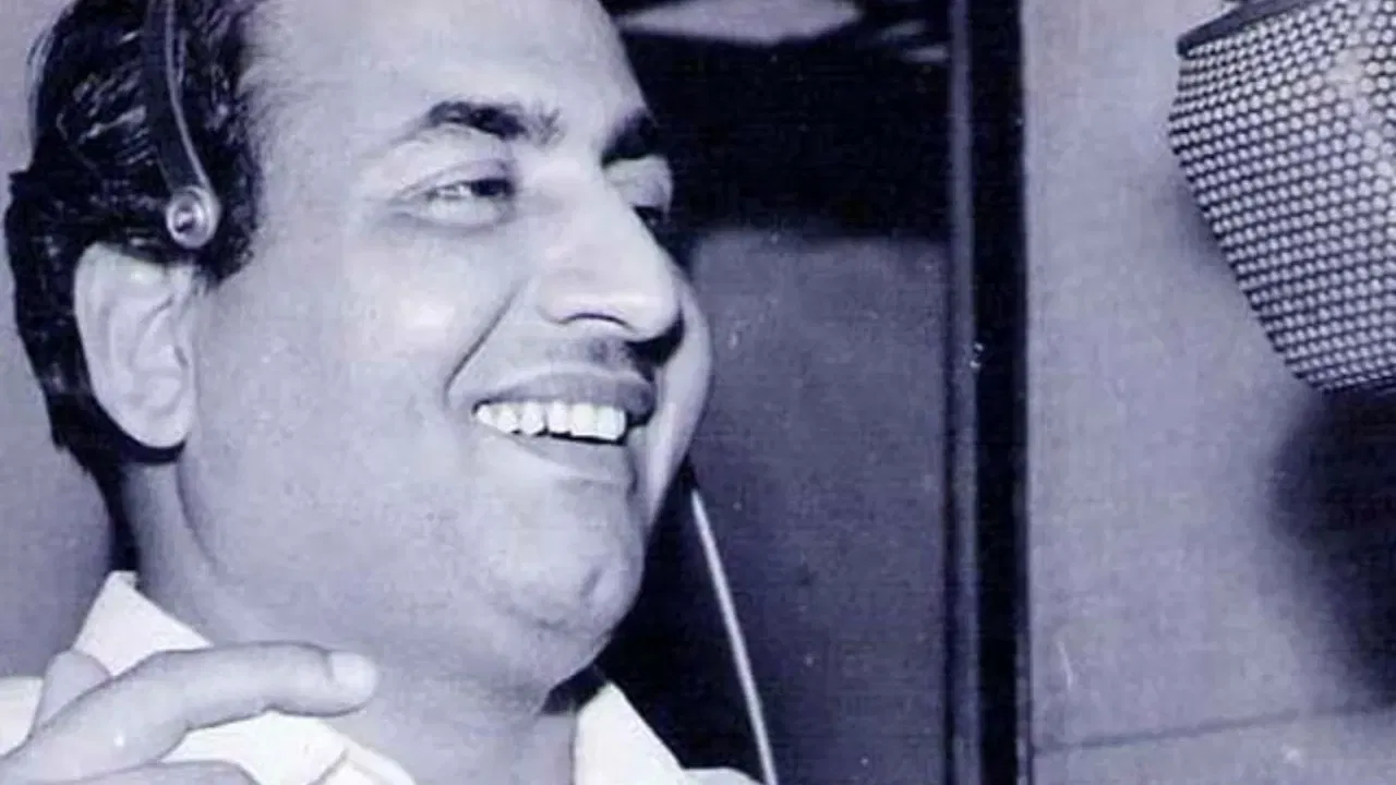 ਮੁਹੰਮਦ ਰਫ਼ੀ 1970 ਦੇ ਆਸਪਾਸ ਹੱਜ ਯਾਤਰਾ 'ਤੇ ਗਏ ਸਨ। ਕਿਹਾ ਜਾਂਦਾ ਹੈ ਕਿ ਉੱਥੋਂ ਦੇ ਇੱਕ ਮੌਲਾਨਾ ਨੇ ਉਨ੍ਹਾਂ ਨੂੰ ਕਿਹਾ ਸੀ ਕਿ ਤੁਸੀੰ ਮਿਊਜ਼ਿਕ ਵਿੱਚ ਕੰਮ ਕਰਦੇ ਹੋ, ਇਸ ਕਰਕੇ ਤੁਹਾਨੂੰ ਵੱਡਾ ਗੁਨਾਹ ਲੱਗੇਗਾ। ਇਸ ਨਾਲ ਰਫ਼ੀ ਸਾਹਿਬ ਡਰ ਗਏ ਅਤੇ ਉਨ੍ਹਾਂ ਨੇ ਗਾਉਣਾ ਛੱਡ ਦਿੱਤਾ ਸੀ।