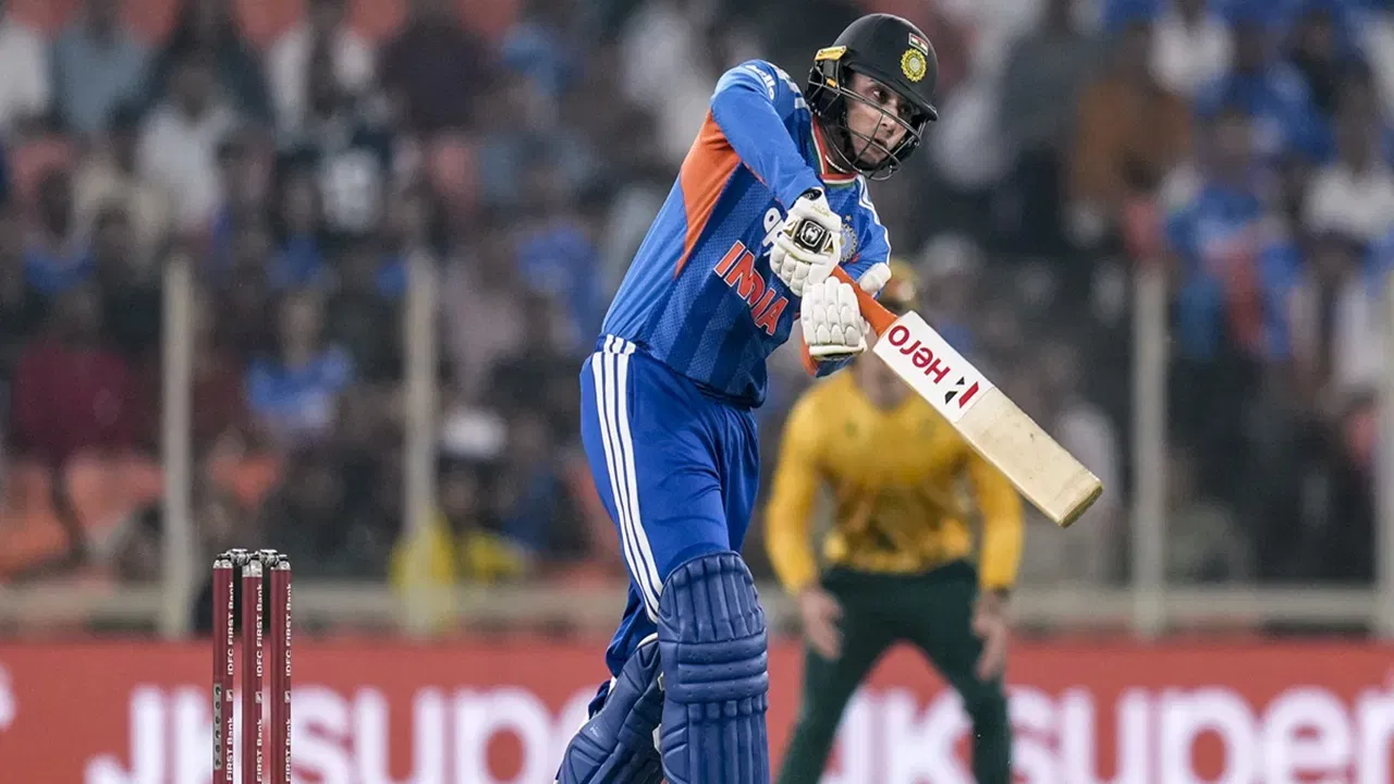 ਸਾਲ 2025 ਵਿੱਚ ਕੁਝ ਸ਼ਾਨਦਾਰ ਮੈਚ ਦੇਖਣ ਨੂੰ ਮਿਲੇ। ਟੈਸਟ, ਵਨਡੇ ਜਾਂ ਟੀ-20 ਹੋਵੇ, ਸਾਲ ਭਰ ਵਿਸਫੋਟਕ ਬੱਲੇਬਾਜ਼ੀ ਦਾ ਪ੍ਰਦਰਸ਼ਨ ਰਿਹਾ। ਆਓ ਜਾਣਦੇ ਹਾਂ ਕਿ 2025 ਵਿੱਚ ਕਿਹੜੇ ਖਿਡਾਰੀਆਂ ਨੇ ਸਭ ਤੋਂ ਵੱਧ ਛੱਕੇ ਮਾਰੇ, ਅਤੇ ਕਿਹੜਾ ਭਾਰਤੀ ਨੰਬਰ 1 'ਤੇ ਰਿਹਾ। (ਫੋਟੋ-ਪੀਟੀਆਈ)