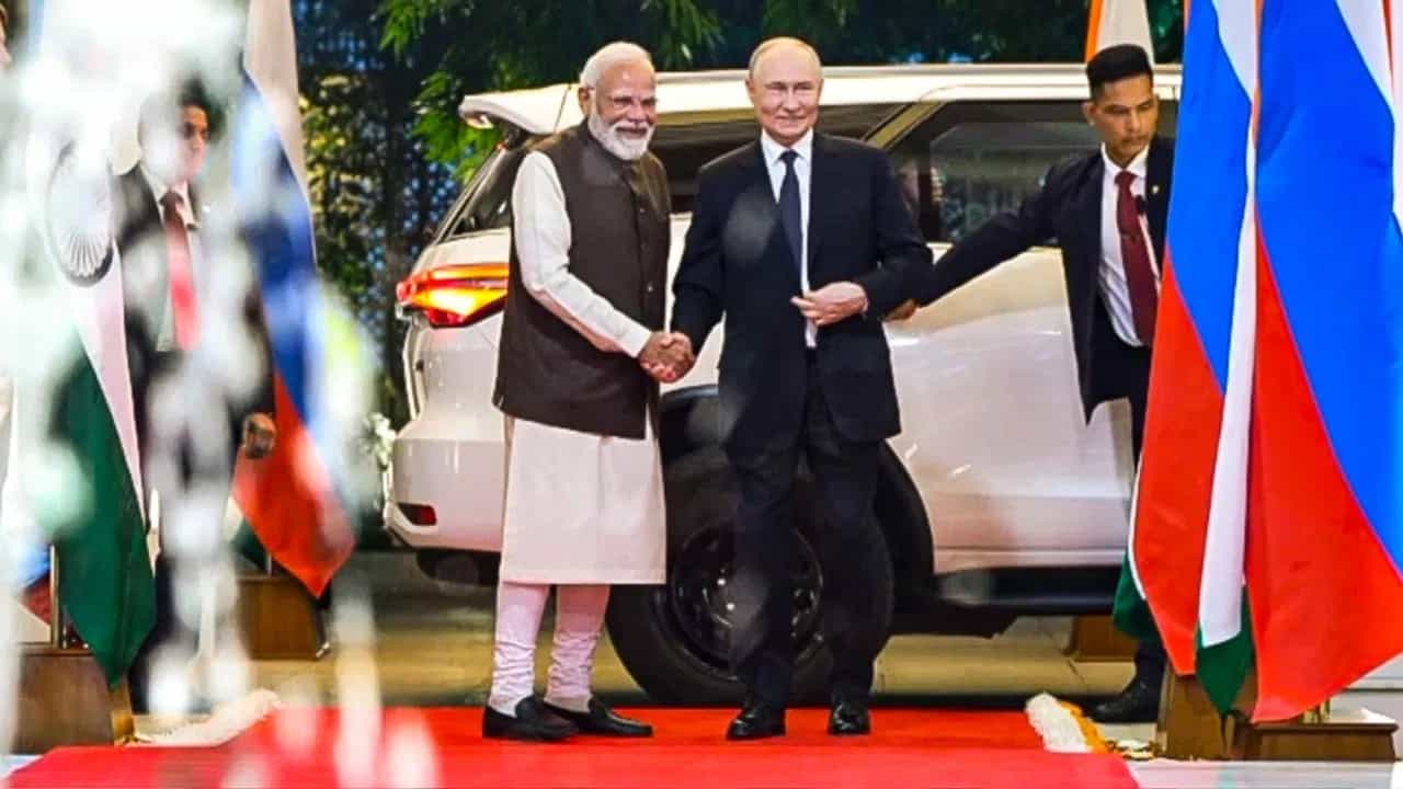 ਪੀਐਮ ਮੋਦੀ ਨਾਲ ਮੁਲਾਕਾਤ, ਰਾਸ਼ਟਰਪਤੀ ਭਵਨ ਵਿਖੇ ਗਾਰਡ ਆਫ਼ ਆਨਰ... ਜਾਣੋ ਪੁਤਿਨ ਦੇ ਦੂਜੇ ਦਿਨ ਦੇ ਦੌਰੇ ਦਾ ਪੂਰਾ ਸ਼ਡਿਊਲ ਪੀਐਮ ਮੋਦੀ ਨਾਲ ਮੁਲਾਕਾਤ, ਰਾਸ਼ਟਰਪਤੀ ਭਵਨ ਵਿਖੇ ਗਾਰਡ ਆਫ਼ ਆਨਰ... ਜਾਣੋ ਪੁਤਿਨ ਦੇ ਦੂਜੇ ਦਿਨ ਦੇ ਦੌਰੇ ਦਾ ਪੂਰਾ ਸ਼ਡਿਊਲ