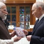 ਪੀਐਮ ਮੋਦੀ ਨੇ ਆਪਣੇ ਦੋਸਤ ਰਾਸ਼ਟਰਪਤੀ ਪੁਤਿਨ ਨੂੰ ਭੇਟ ਕੀਤੀ ਗੀਤਾ, ਬੋਲੇ- ਇਹ ਕਰੋੜਾਂ ਲੋਕਾਂ ਦੀ ਪ੍ਰੇਰਨਾ