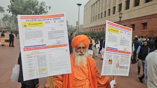 ਸੰਤ ਸੀਚੇਵਾਲ ਬੈਨਰ ਲੈ ਕੇ ਪਹੁੰਚੇ ਸੰਸਦ, ‘ਵੀਰ ਬਾਲ ਦਿਵਸ’ ਨਾਮ ‘ਤੇ ਜਤਾਇਆ ਇਤਰਾਜ਼