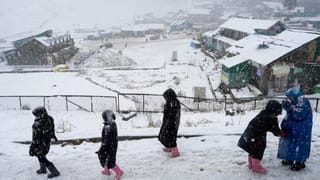 ਗੁਲਮਰਗ ਵਿੱਚ ਸੀਜ਼ਨ ਦੀ ਪਹਿਲੀ ਬਰਫ਼ਬਾਰੀ ਨਾਲ ਝੂੰਮੇ ਸੈਲਾਨੀ, 6 ਇੰਚ ਤੱਕ ਜੰਮੀ ਬਰਫ… ਘਾਟੀ ਵਿੱਚ 48 ਘੰਟਿਆਂ ਲਈ ਅਲਰਟ ਜਾਰੀ ਕੀਤਾ ਗਿਆ