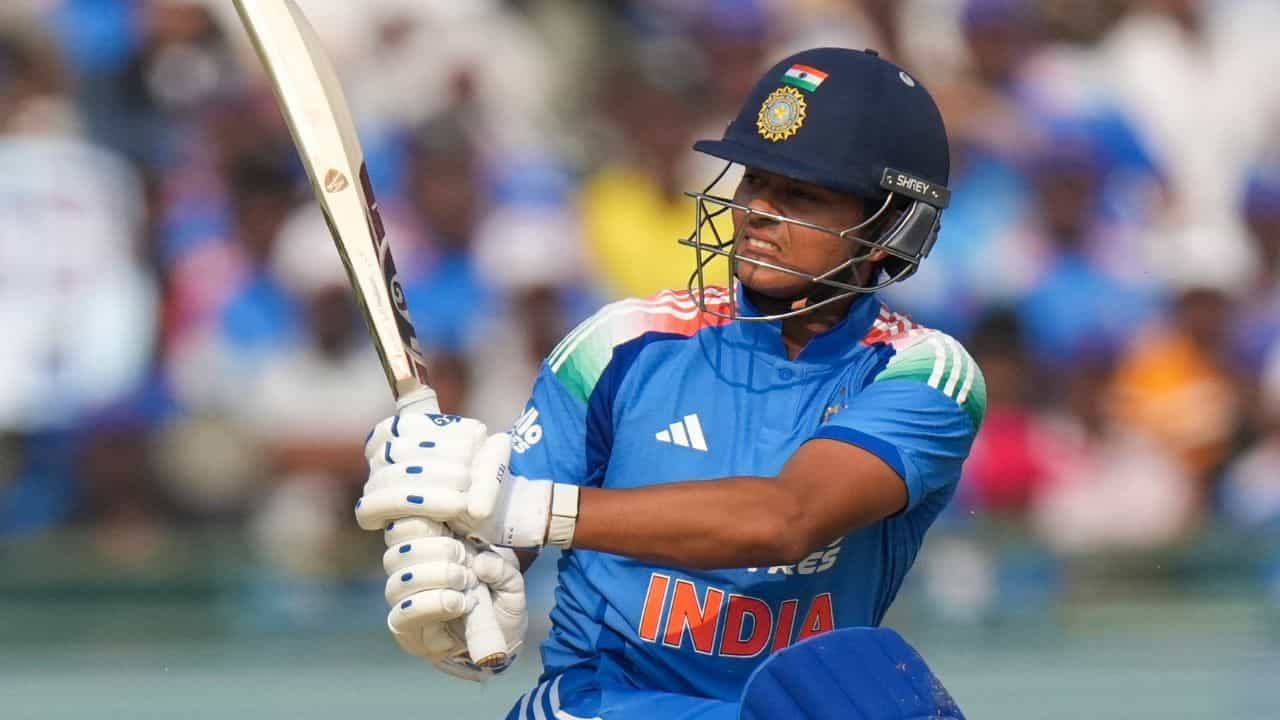 ਜੈਸਵਾਲ ਨੇ ਲਗਾਇਆ ਪਹਿਲਾ ਸੈਂਕੜਾ, 20 ਸਾਲਾਂ ਬਾਅਦ ਕੀਤਾ ਧੋਨੀ ਜਿਹਾ ਕਮਾਲ