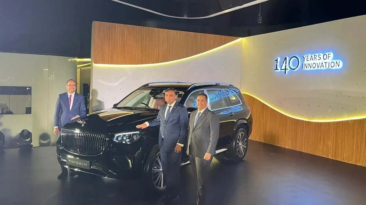 Mercedes-Maybach GLS ਇੱਕ 4.0-ਲੀਟਰ V8 ਪੈਟਰੋਲ ਇੰਜਣ ਦੁਆਰਾ ਸੰਚਾਲਿਤ ਹੈ ਜੋ 557 ਹਾਰਸਪਾਵਰ ਅਤੇ 770 Nm ਦਾ ਪੀਕ ਟਾਰਕ ਪੈਦਾ ਕਰਦਾ ਹੈ। ਇਹ ਪਾਵਰ 9-ਸਪੀਡ ਆਟੋਮੈਟਿਕ ਗਿਅਰਬਾਕਸ ਰਾਹੀਂ ਪਹੀਆਂ ਵਿੱਚ ਤੱਕ ਪਹੁੰਚਾਈ ਜਾਂਦੀ ਹੈ। ਇਸ ਪਾਵਰ ਨਾਲ, SUV 4.9 ਸਕਿੰਟਾਂ ਵਿੱਚ 0 ਤੋਂ 100 ਕਿਲੋਮੀਟਰ ਪ੍ਰਤੀ ਘੰਟਾ ਦੀ ਰਫ਼ਤਾਰ ਫੜ ਸਕਦੀ ਹੈ। ਇਸਦੀ ਟਾਪ ਸਪੀਡ 250 ਕਿਲੋਮੀਟਰ ਪ੍ਰਤੀ ਘੰਟਾ ਤੱਕ ਸੀਮਿਤ ਹੈ।