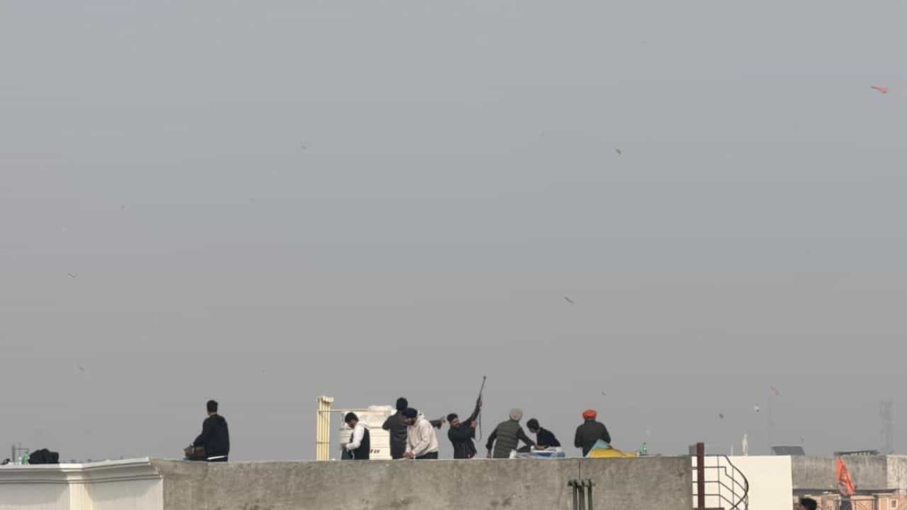 ਅੰਮ੍ਰਿਤਸਰ ਵਿੱਚ ਲੋਹੜੀ ਤੇ ਫਾਈਰਿੰਗ, ਪਤੰਗ ਉਡਾਉਂਦੇ ਸਮੇਂ ਸ਼ਖਸ ਨੇ ਚਲਾਈ ਗੋਲੀ, ਵੀਡੀਓ ਸਾਹਮਣੇ ਆਉਣ ਤੇ ਪੁਲਿਸ ਬੋਲੀ - ਛੇਤੀ ਹੋਵੇਗੀ ਗ੍ਰਿਫਤਾਰੀ