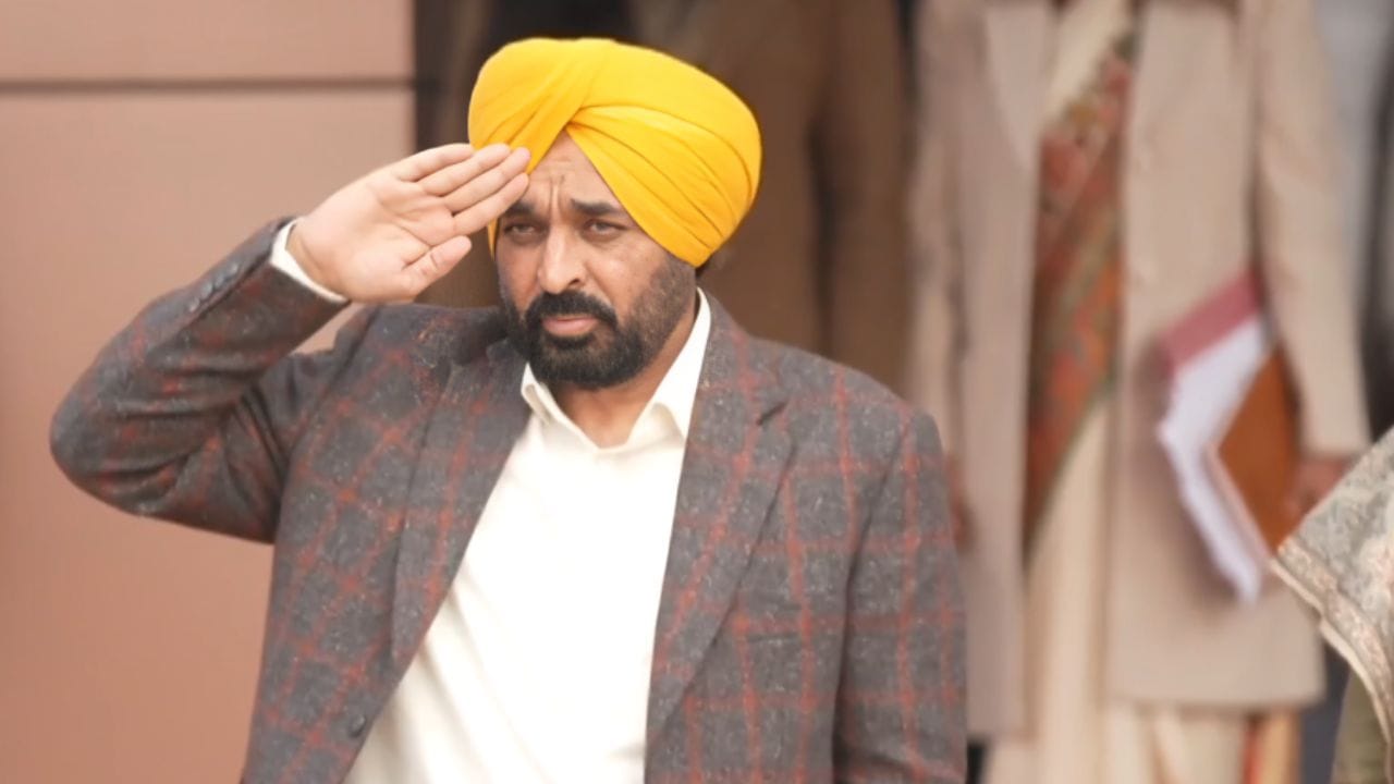 CM ਮਾਨ ਨੇ ਹੁਸ਼ਿਆਰਪੁਰ 'ਚ ਲਹਿਰਾਇਆ ਤਿਰੰਗਾ, ਜਾਣੋ ਕੀ ਬੋਲੇ?