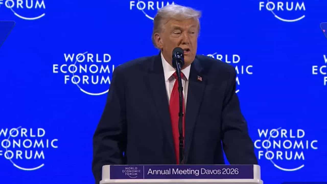 ਗ੍ਰੀਨ ਐਨਰਜ਼ੀ ਤੇ ਚੀਨ ਬਣਾ ਰਿਹਾ ਮੂਰਖ, ਅਮਰੀਕਾ ਖੁਸ਼ ਤਾਂ ਦੁਨੀਆ ਖੁਸ਼... ਦਾਵੋਸ ਚ ਬੋਲੇ ਡੋਨਾਲਡ ਟਰੰਪ ਗ੍ਰੀਨ ਐਨਰਜ਼ੀ ਤੇ ਚੀਨ ਬਣਾ ਰਿਹਾ ਮੂਰਖ, ਅਮਰੀਕਾ ਖੁਸ਼ ਤਾਂ ਦੁਨੀਆ ਖੁਸ਼... ਦਾਵੋਸ ਚ ਬੋਲੇ ਡੋਨਾਲਡ ਟਰੰਪ